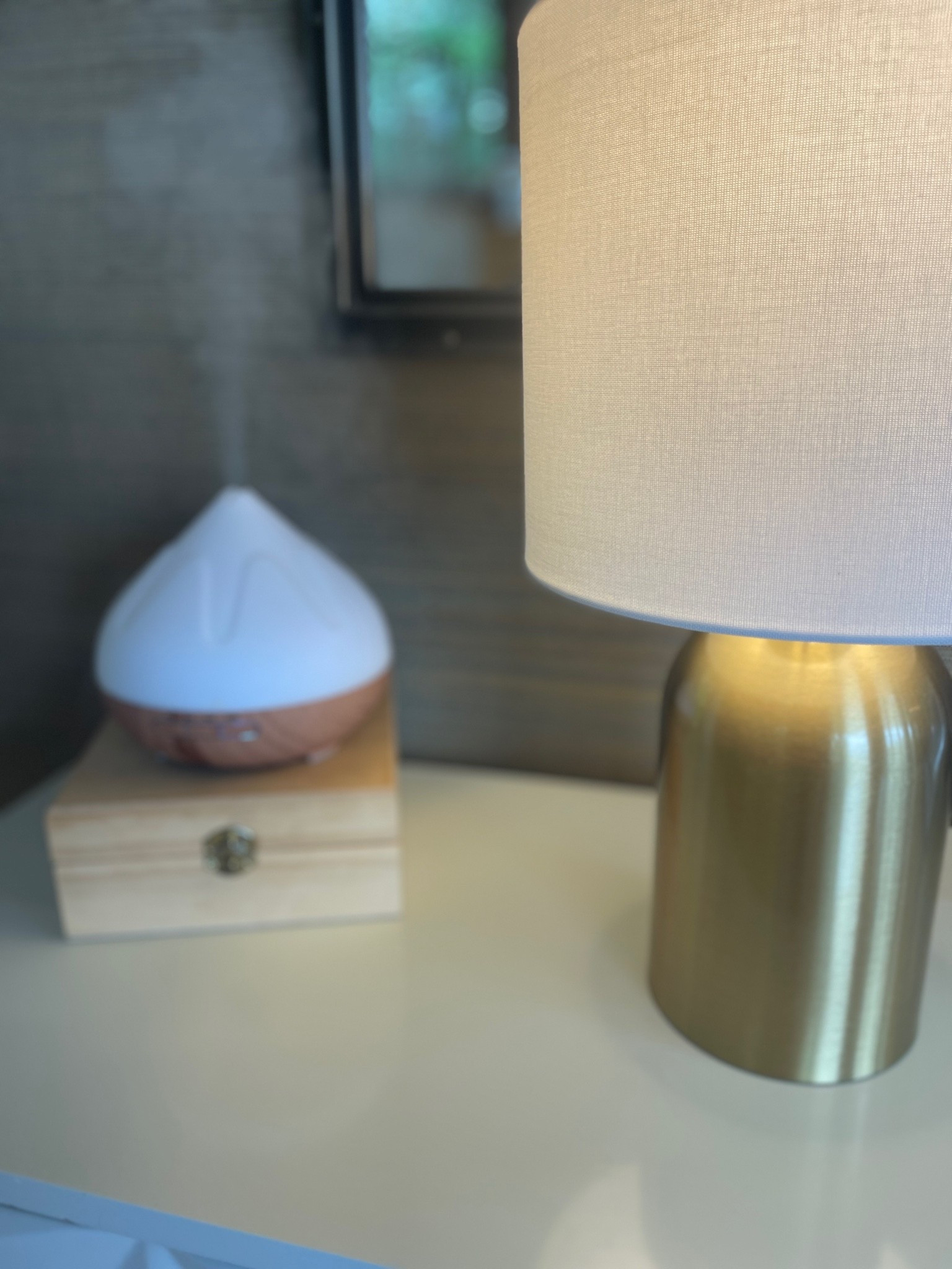 Creating a calm, cozy space one drop at a time ✨ 

This diffuser + my favorite essential oils have become part of my daily routine. Perfect for winding down and freshening up a room without all the toxic fragrances.