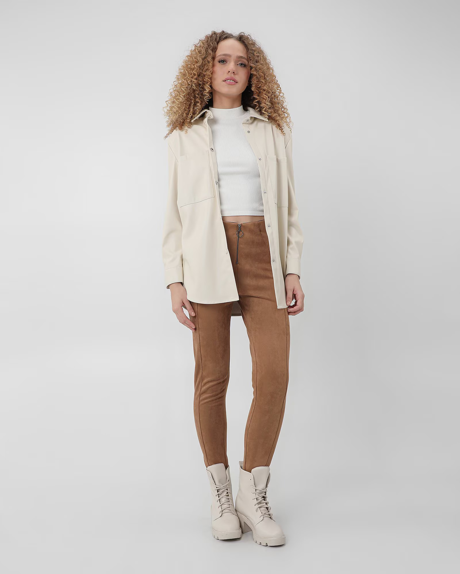 Calça feminina em suede com nervura frontal - Bege Escuro |  Pool by Riachuelo | Riachuelo (BR)