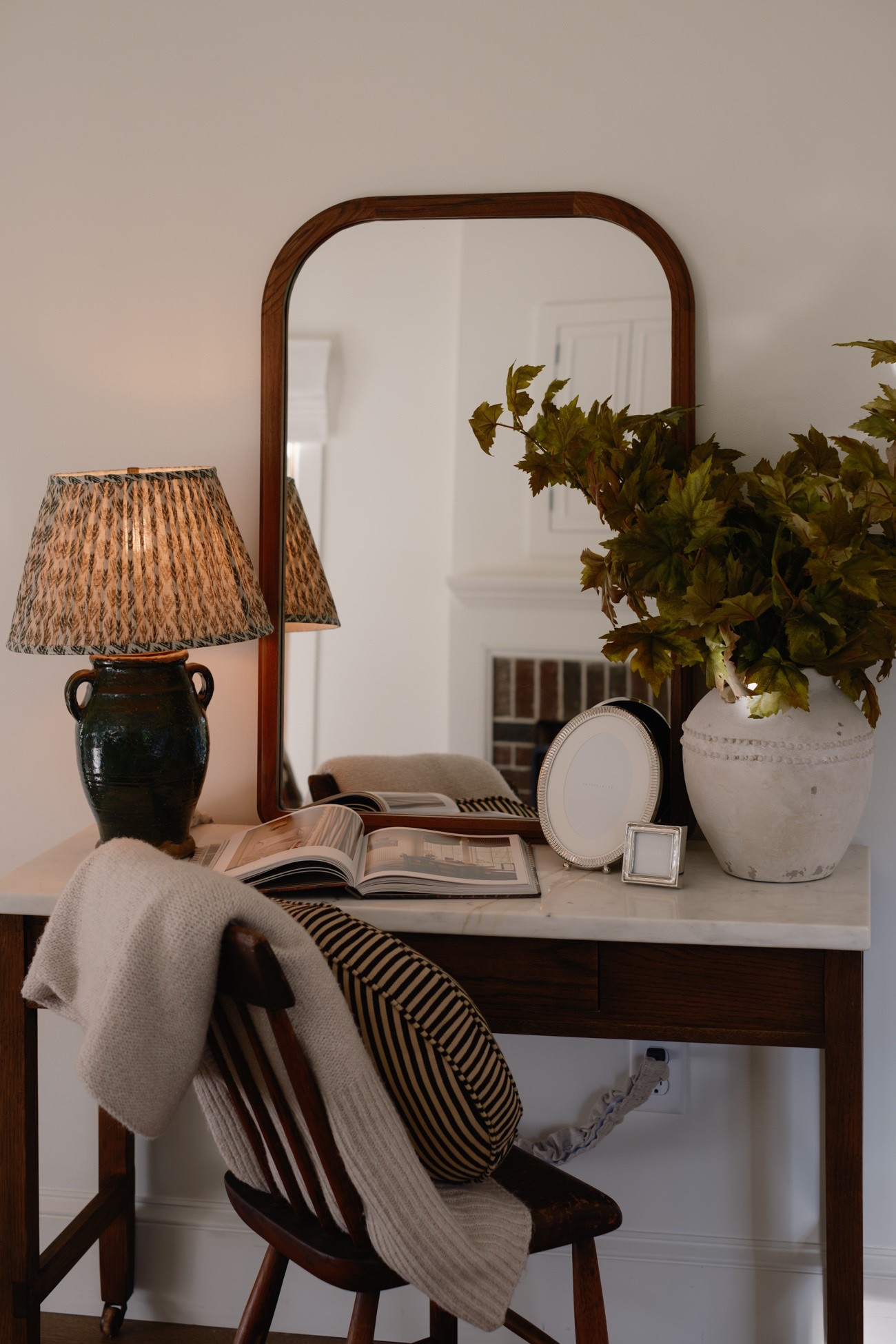 Living room desk styled for fall

#LTKHome