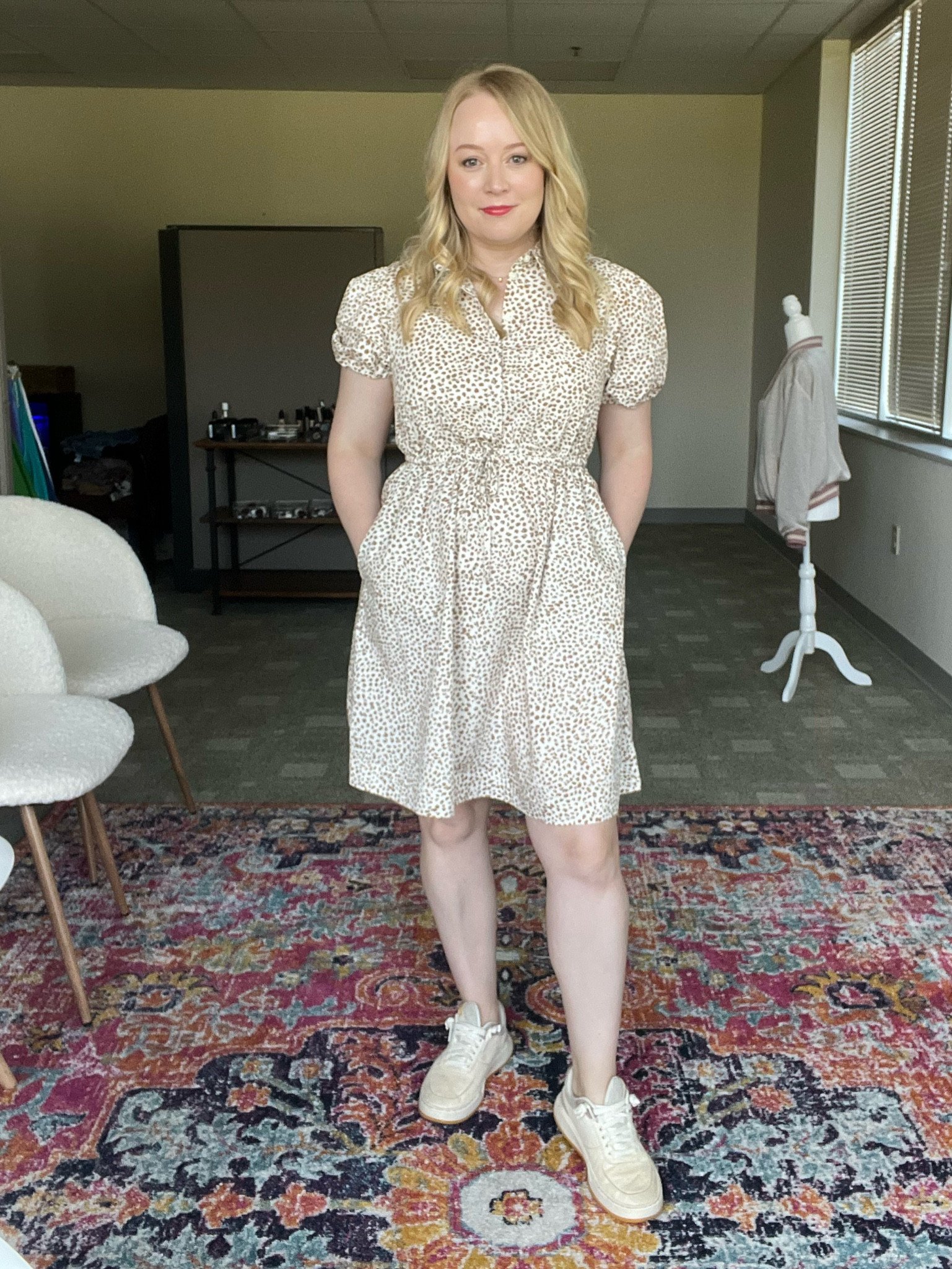 I am so dang excited about this darling dress. Perfect for teachers, work, a Sunday afternoon. This print is fantastic too. 

#hocspring #hocautumn 