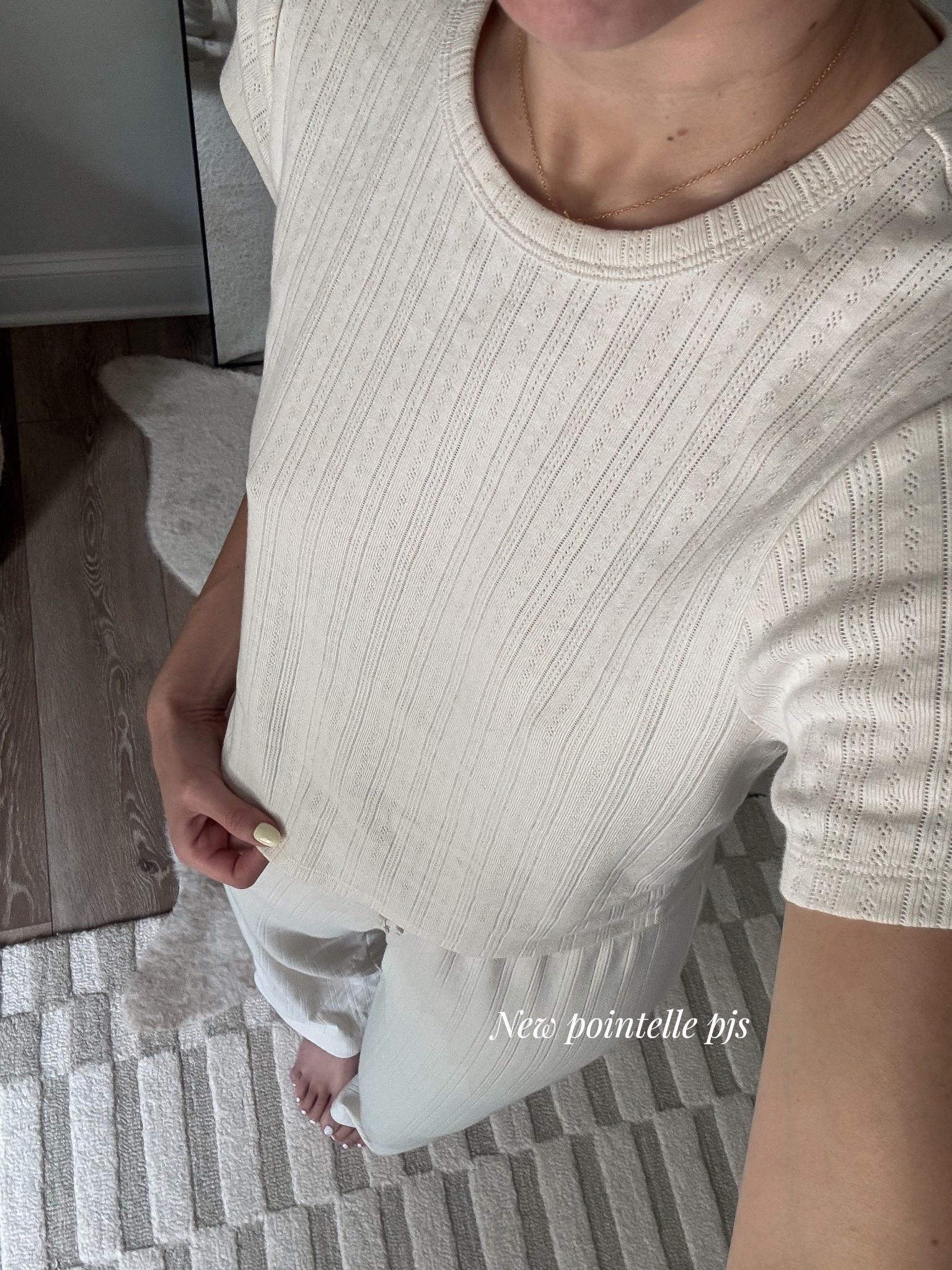 SIZE UP 1-2 sizes in the top! I’m wearing a L & it fits like a small
Wearing M bottoms (low rise fit, no pockets)


#LTKmorningroutine