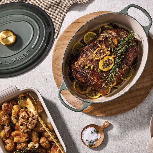 Signature Oval Dutch Oven | Le Creuset