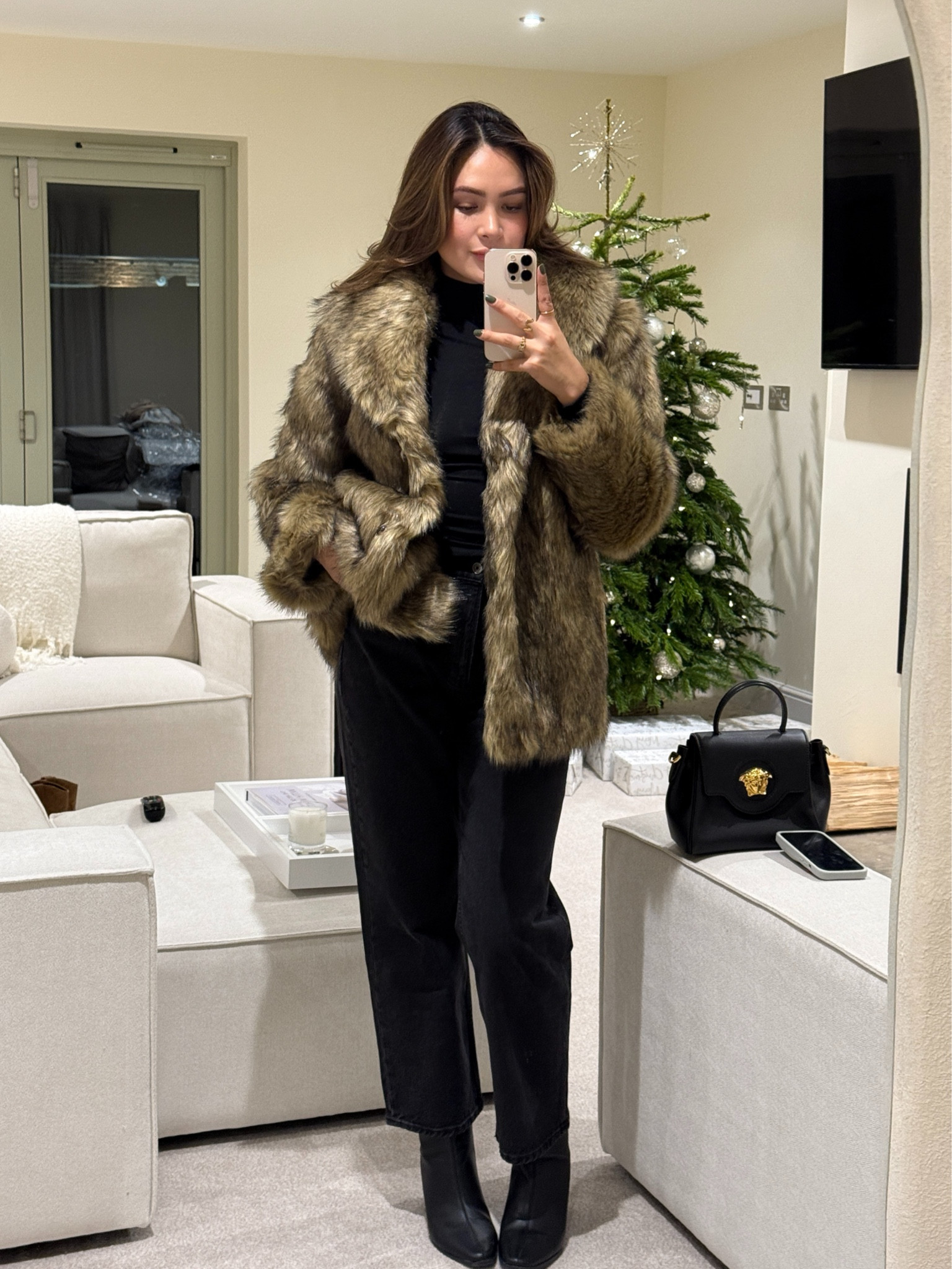 Fur coat obsession 🧥

#LTKwinter #LTKuk #LTKeurope