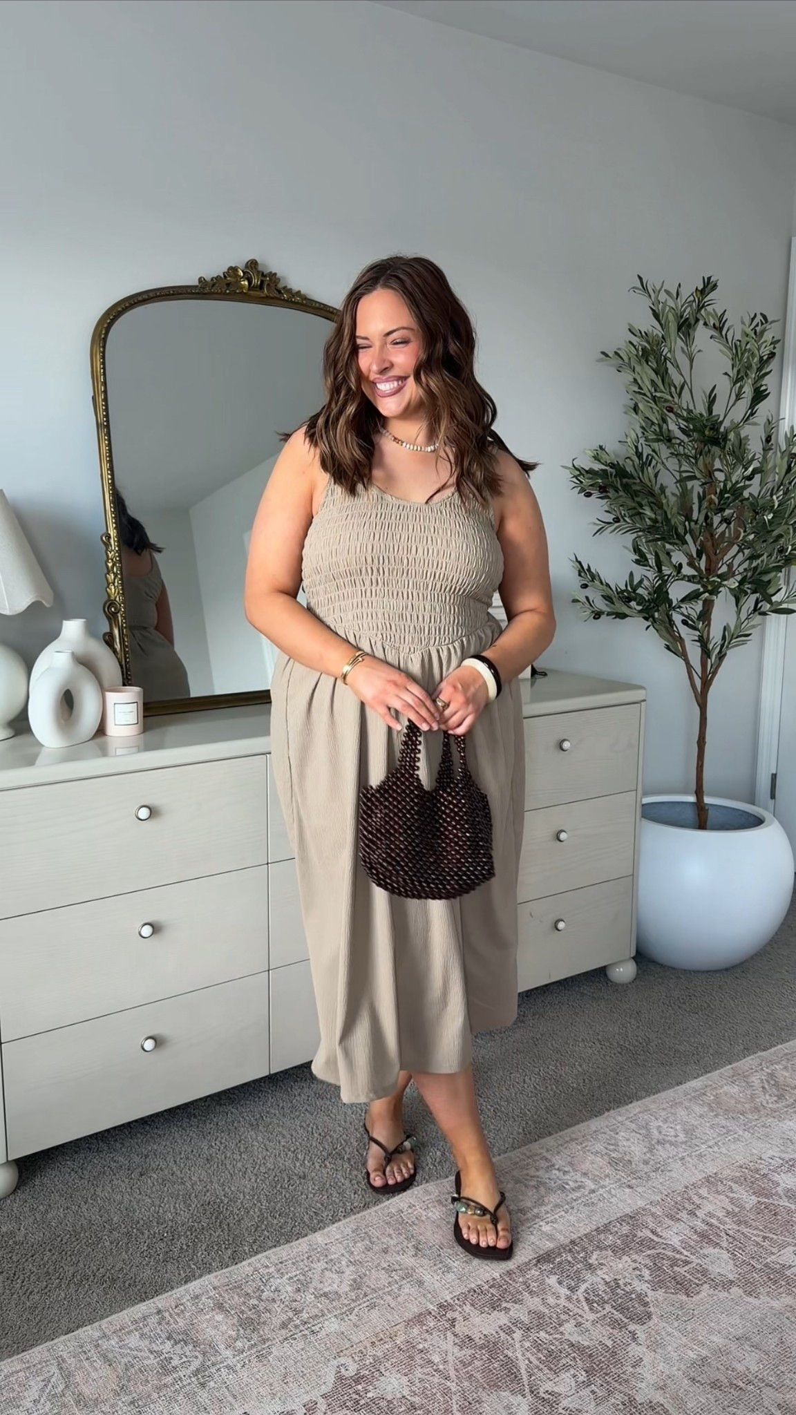 Wearing a size large! Super stretchy! 