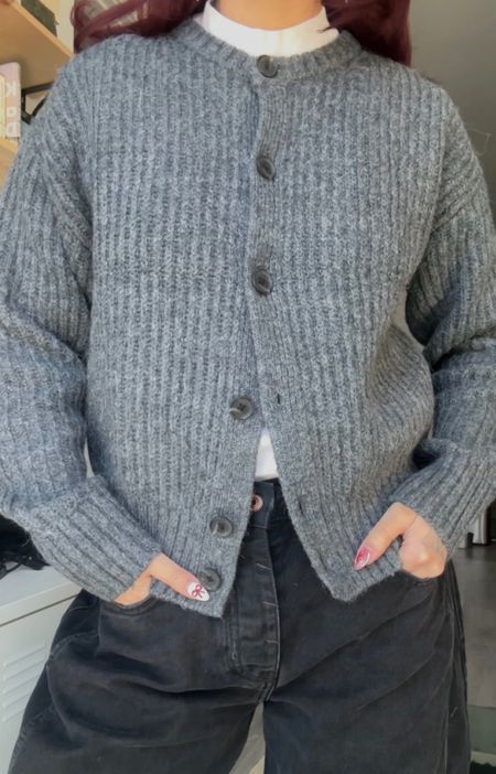 Grey button down knit cardigan sweater 

#LTKfindsunder100 #LTKSeasonal #LTKstyletip