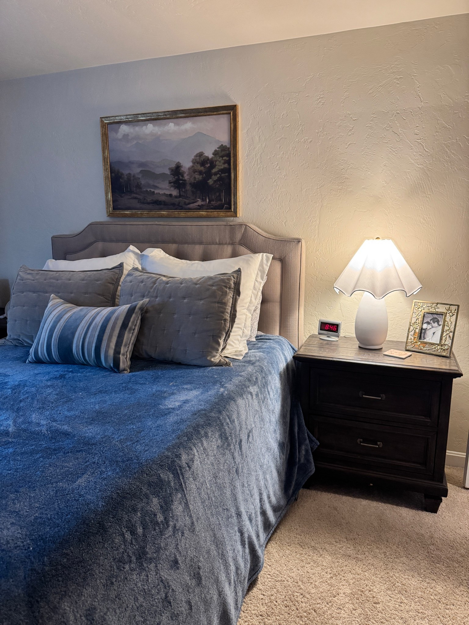 Obsessed with our new bedroom lamps! The wavy shades are everything! 

Table lamp, wavy lampshade, ceramic lamp, target finds.

#LTKFindsUnder100 #LTKHome