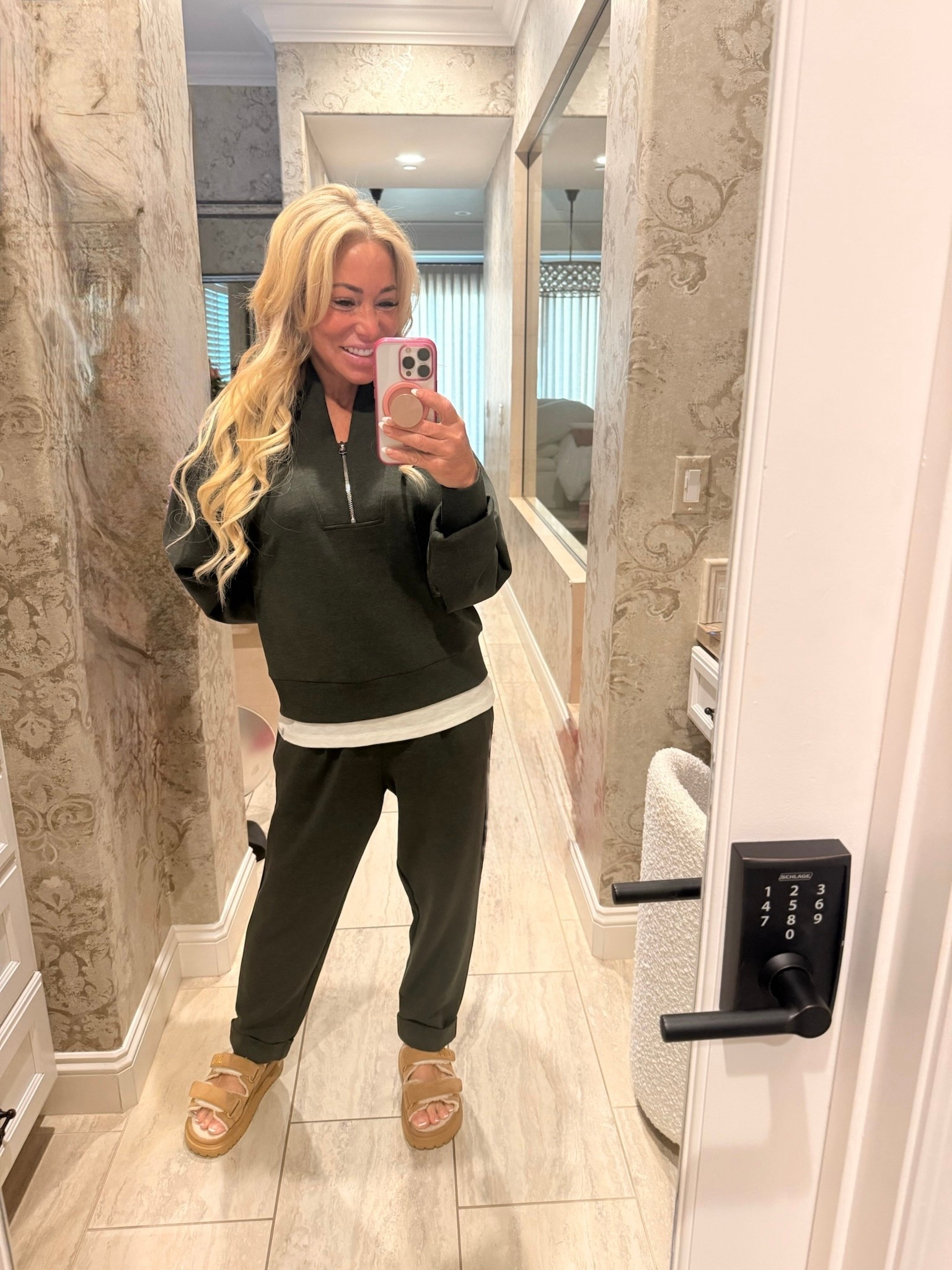 Travel fit 💖✨

#comfy #travel #sweatsuit

#LTKActive #LTKHoliday #LTKTravel