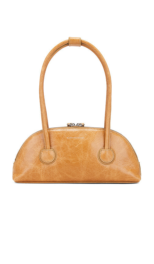 MARGESHERWOOD SAC PORTÉ ÉPAULE BESSETTE en Soft Camel Pull Up Crinkle. Taille all. | Revolve Clothing (Global)