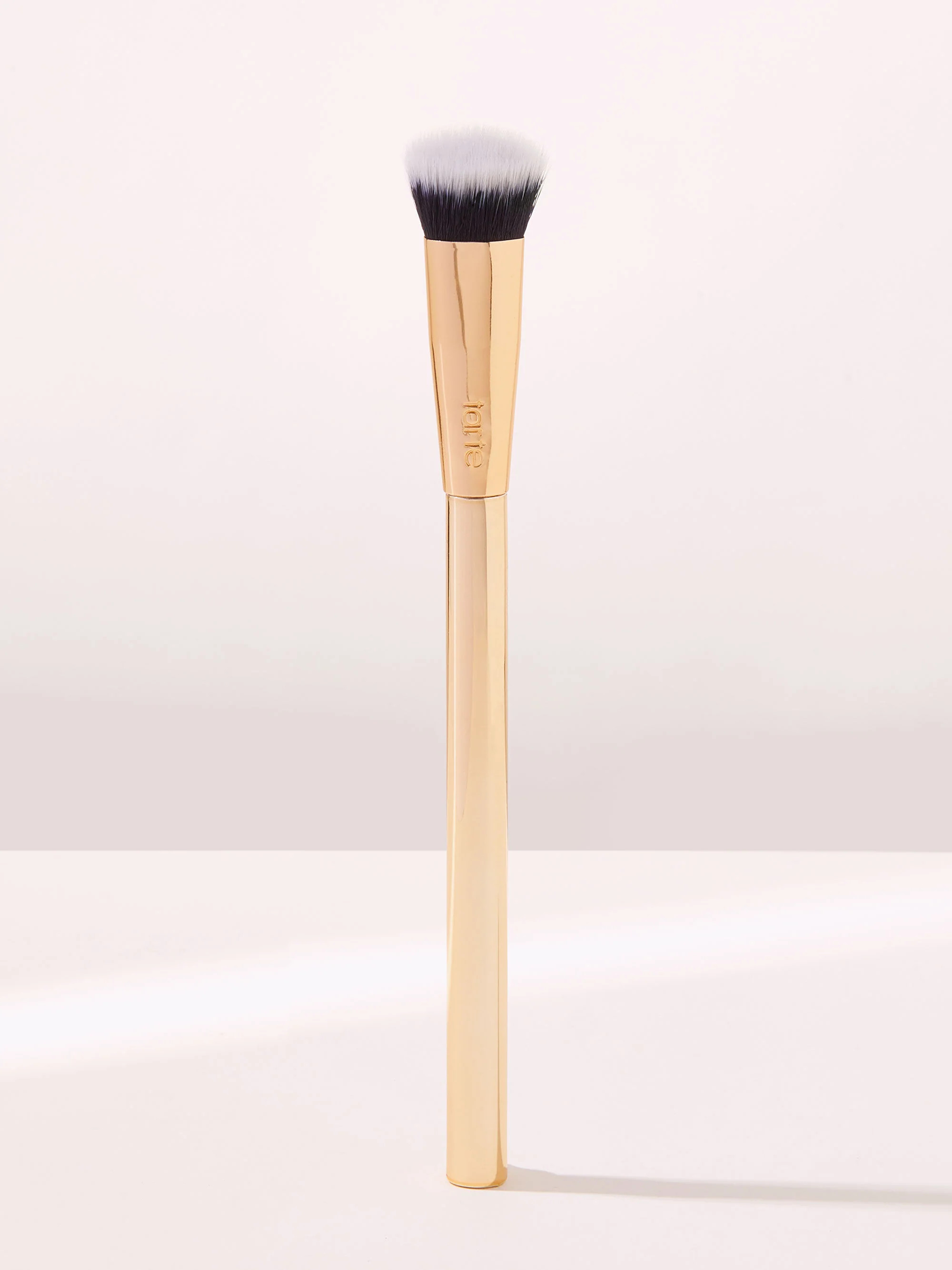 cream concealer brush | tarte cosmetics (Global)