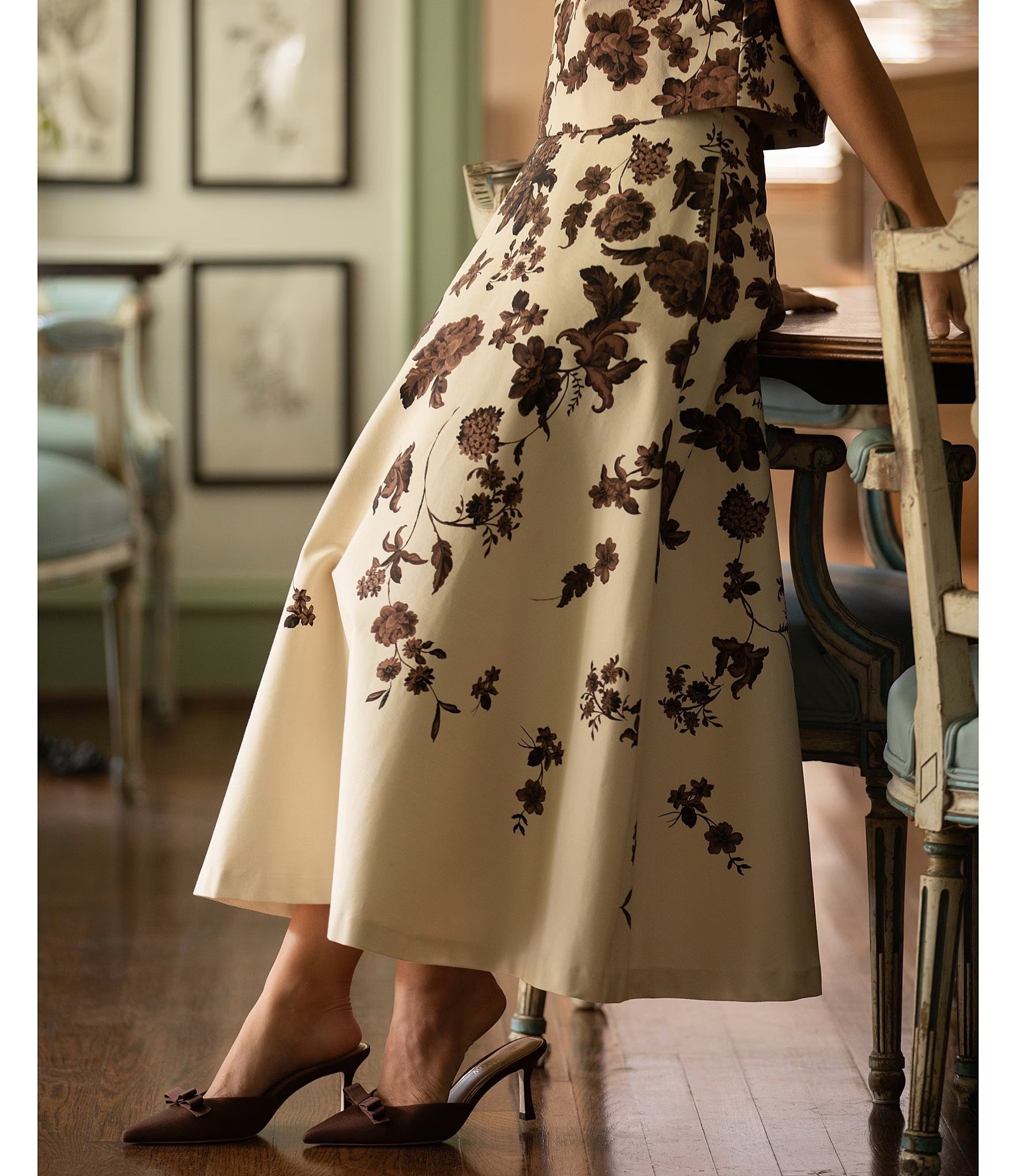 The Style Bungalow x Dillards collection is live!!! It is fabulous!!! Go!!
|
#arebelinprada #stylebungow #set #carcoat #skirtset #chocolatebrown