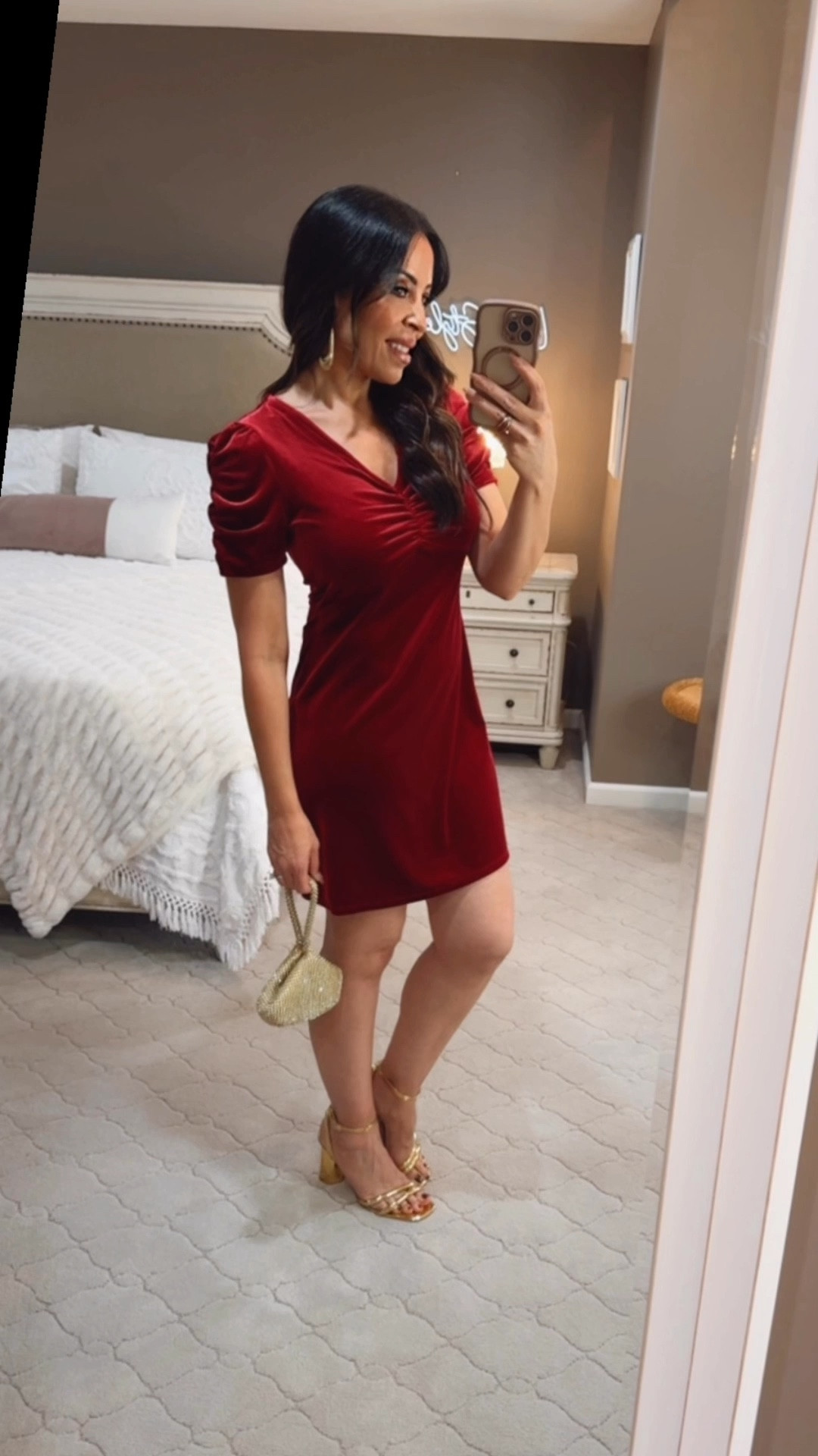 This velvet dress comes in black as well and is now under $15! 🤯❤️💋🥰 Hurry and grab it at Walmart.
#walmartstyle #holidayoutfit #Christmasdress

#LTKSeasonal #LTKHoliday #LTKOver40