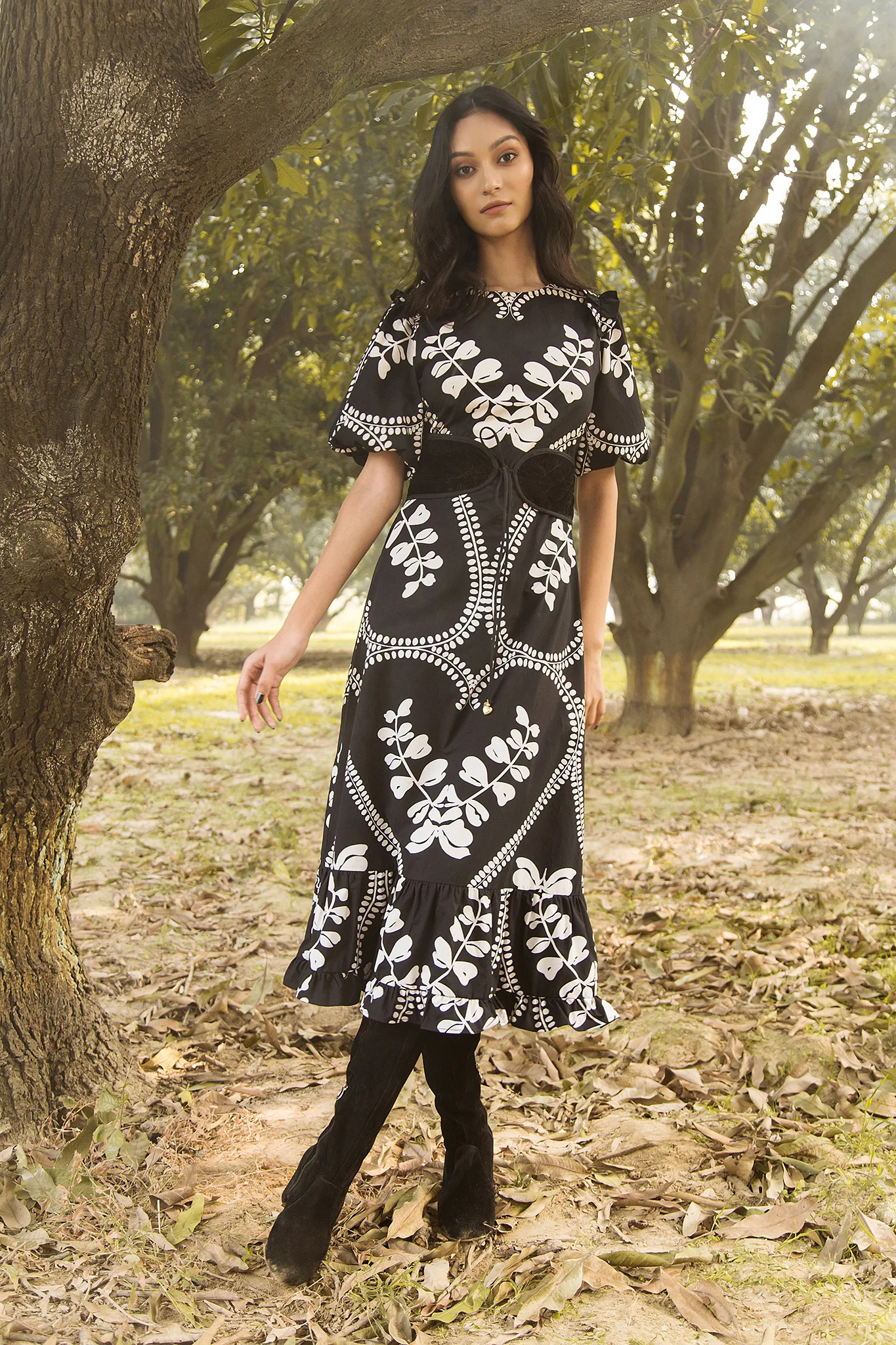 1703 antonia - heart (black) | Beyond By Vera