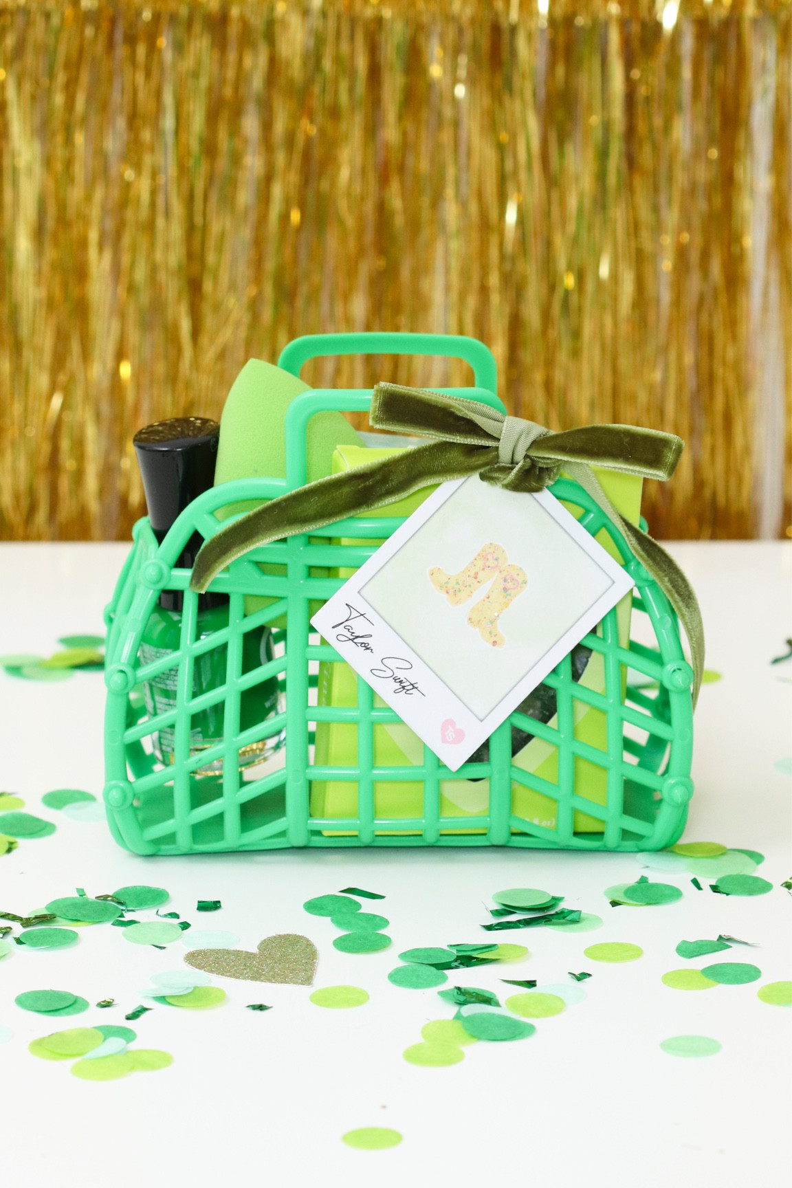 MINI Jelly Bag Gift Series: Taylor Swift Eras. #7 is TAYLOR SWIFT / DEBUT ALBUM
💚💚💚
TS lucky green season so it felt right to share the Taylor Swift debut mini!
This mini is all about a debut …the basics perfect for a tween Swiftie:
💚 A starter eyeshadow palette
💚 Fun green nail polish
💚 Beauty blender
💚 Candy

Perfect for St.Patricks, Easter, birthdays, party favors or just because! SAVE for that special Swiftie!
❤️❤️
FOLLOW along for more Eras gift ideas!
💚💚💚 #stpatricksdaydecor #galentinesday #eastergiftbadkets #taylorswifteaster #stpatricksdaygifts #eastergiftideas #swifties#stpstricksgiftideas #eastergiftbasket #giftbasketideas #taylorswiftfavors #taylorswiftparty #taylorswiftgiftideas

#LTKSeasonal #LTKbeauty #LTKparties