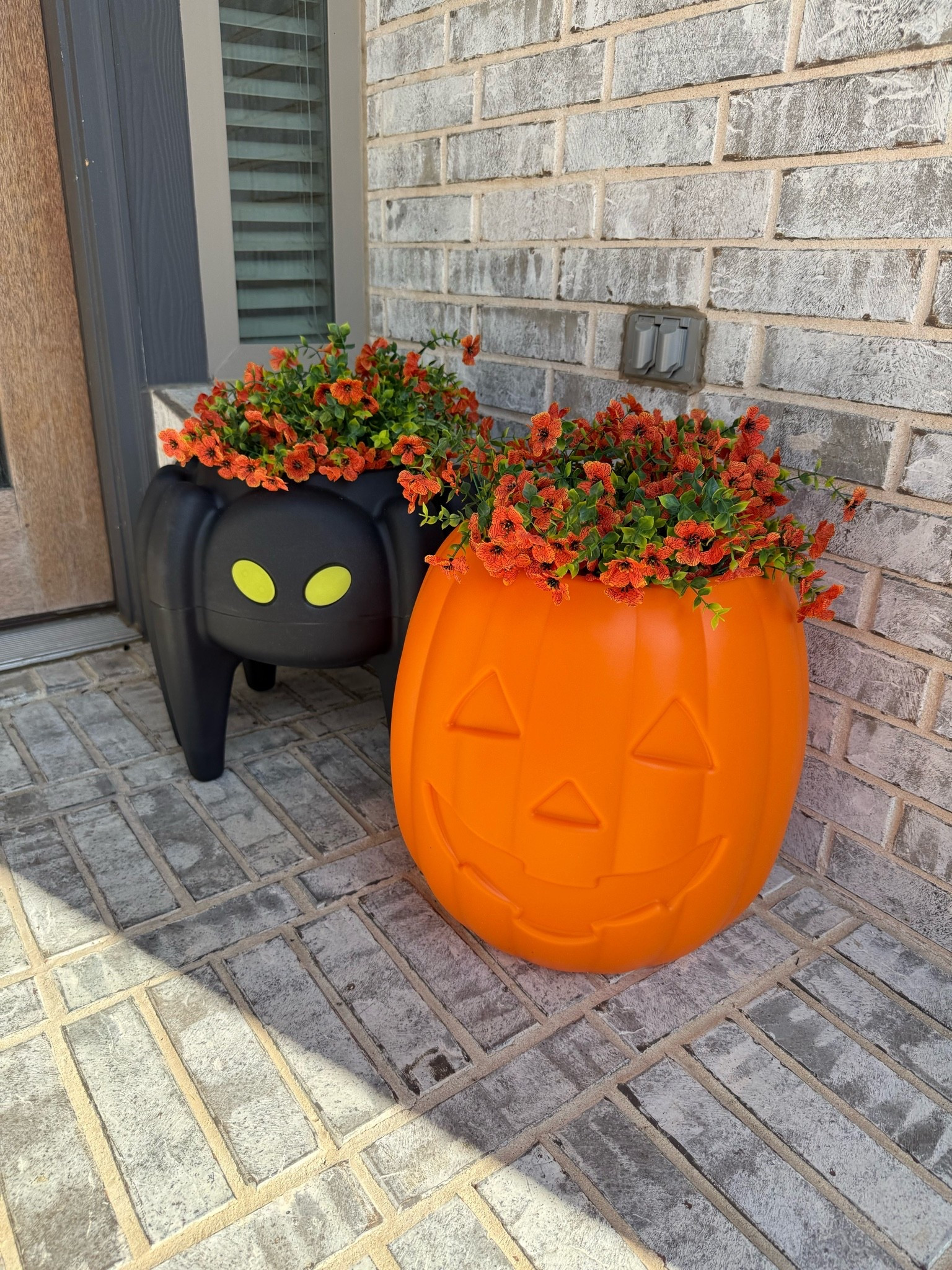 Found the cutest fall planters for our porch on Amazon!

Seasonal home outdoor decorations planters under $50 flowers Floral decor porch ￼

#LTKHome #LTKSeasonal #LTKdayinmylife