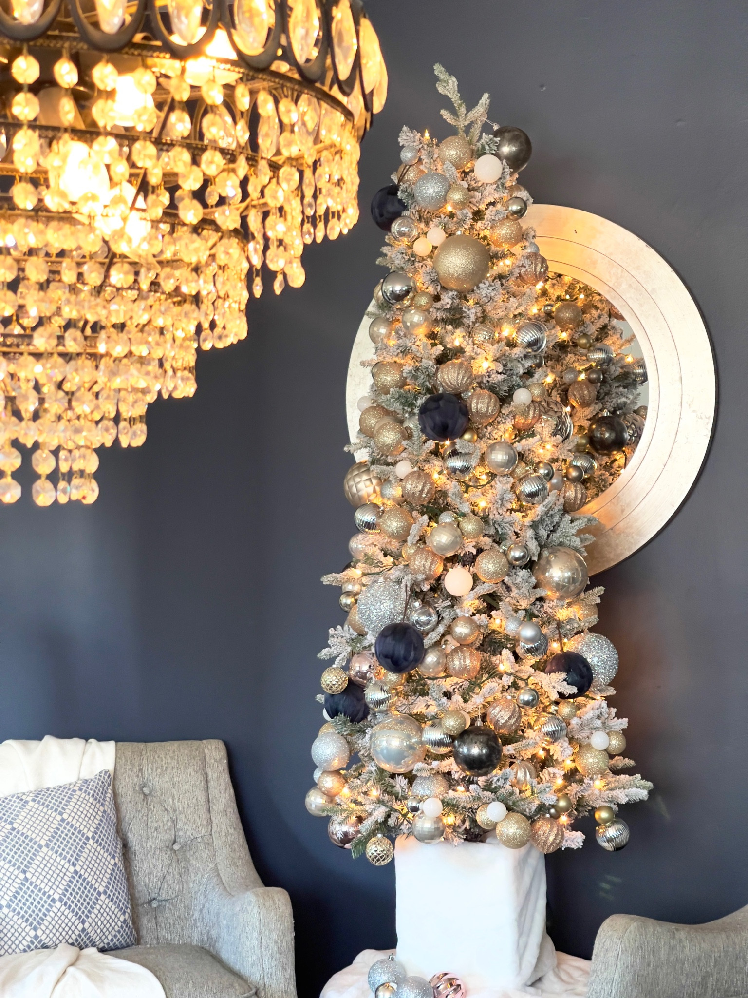 Elegant flocked Christmas tree

Holiday decorating, Christmas tree, flocked Christmas tree, elegant Christmas tree

#LTKSeasonal #LTKHoliday #LTKhome