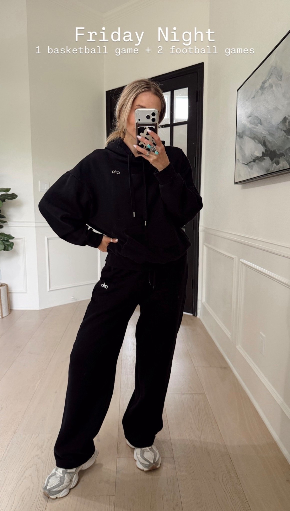 🤍 Can confirm, worth the splurge 🖤✨

Hoodie: M / went up 1 size
Sweat Pants:  S / TTS 