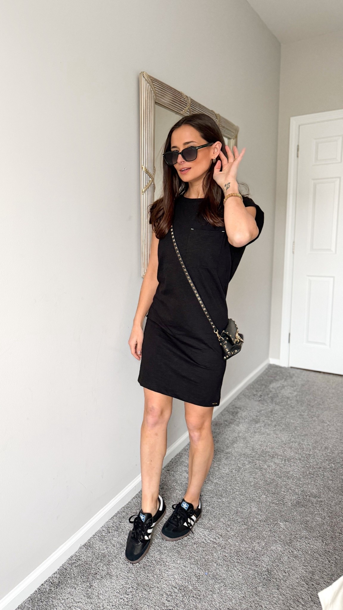 Minimal effort, maximum impact 🖤
The kind of outfit you throw on and still feel put together.
Details linked ✨

#LTKmomlife #LTKootd #LTKdayinmylife