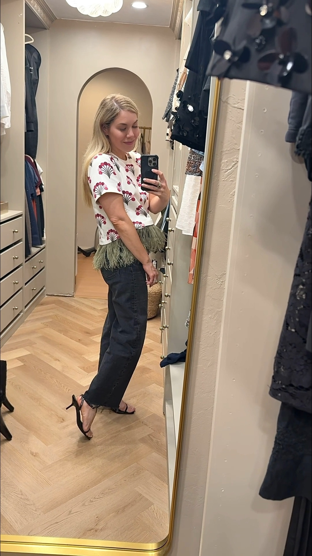 How amazing is this top?? Feathers are removable too.

Jeans have the BEST fit - run TTS 

#LTKootd #LTKdayinmylife #LTKSeasonal