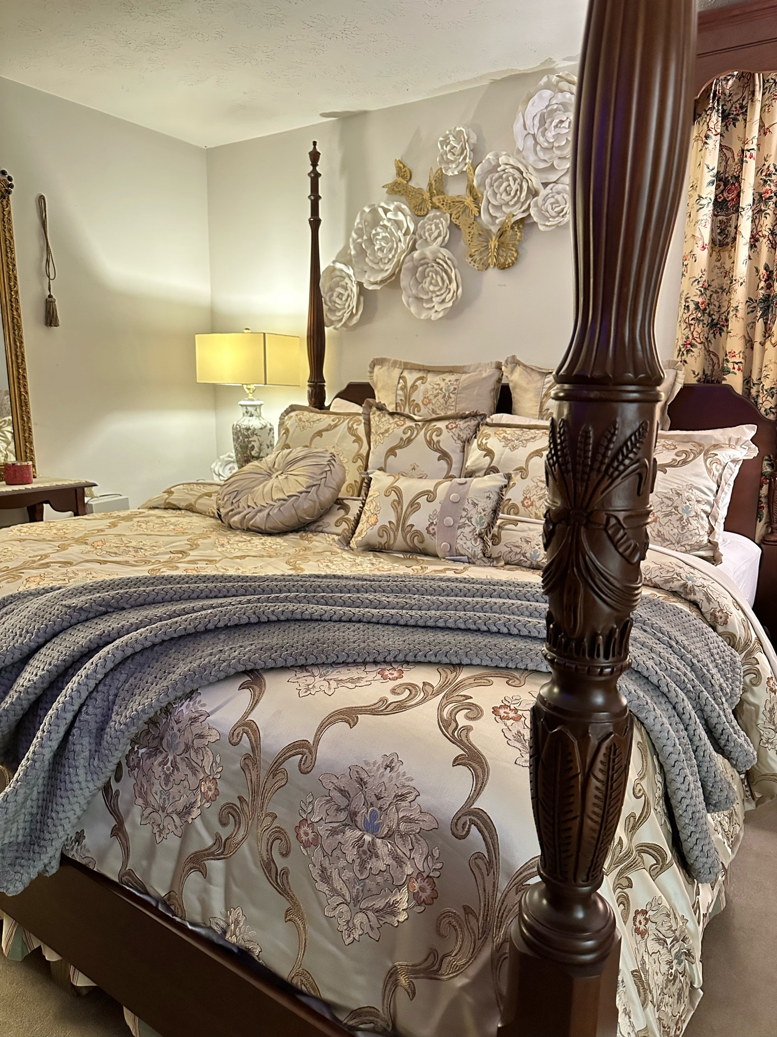  Beautiful Vintage Floral bedding 

#LTKhome #LTKSeasonal