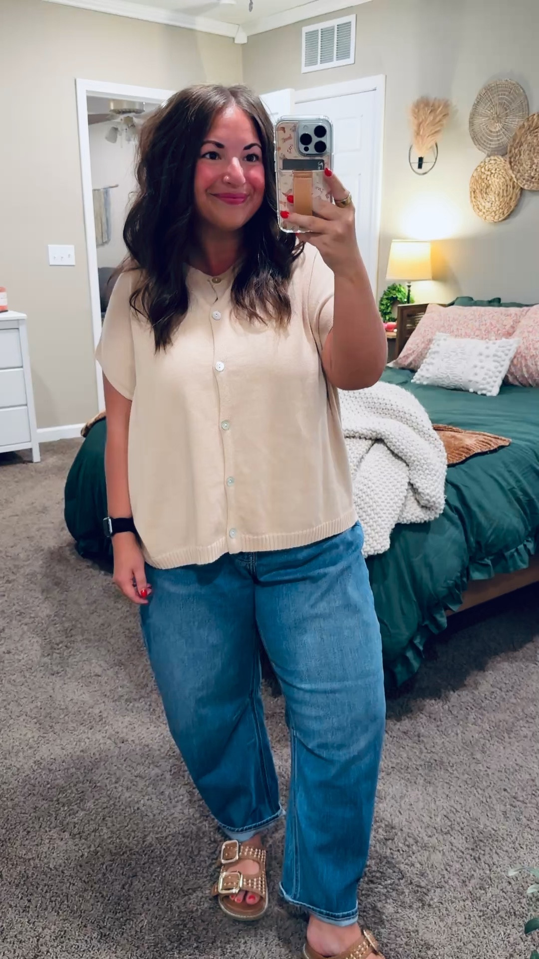 Basics don’t have to be boring 🤍 it’s all about the little details + how you style them ✨

sandals: fit true to size // wearing a 5
jeans: fit oversized // wearing a 14
sweater tee: fits true to size // wearing a large 

 

#LTKootd #LTKMidsize #LTKWorkwear