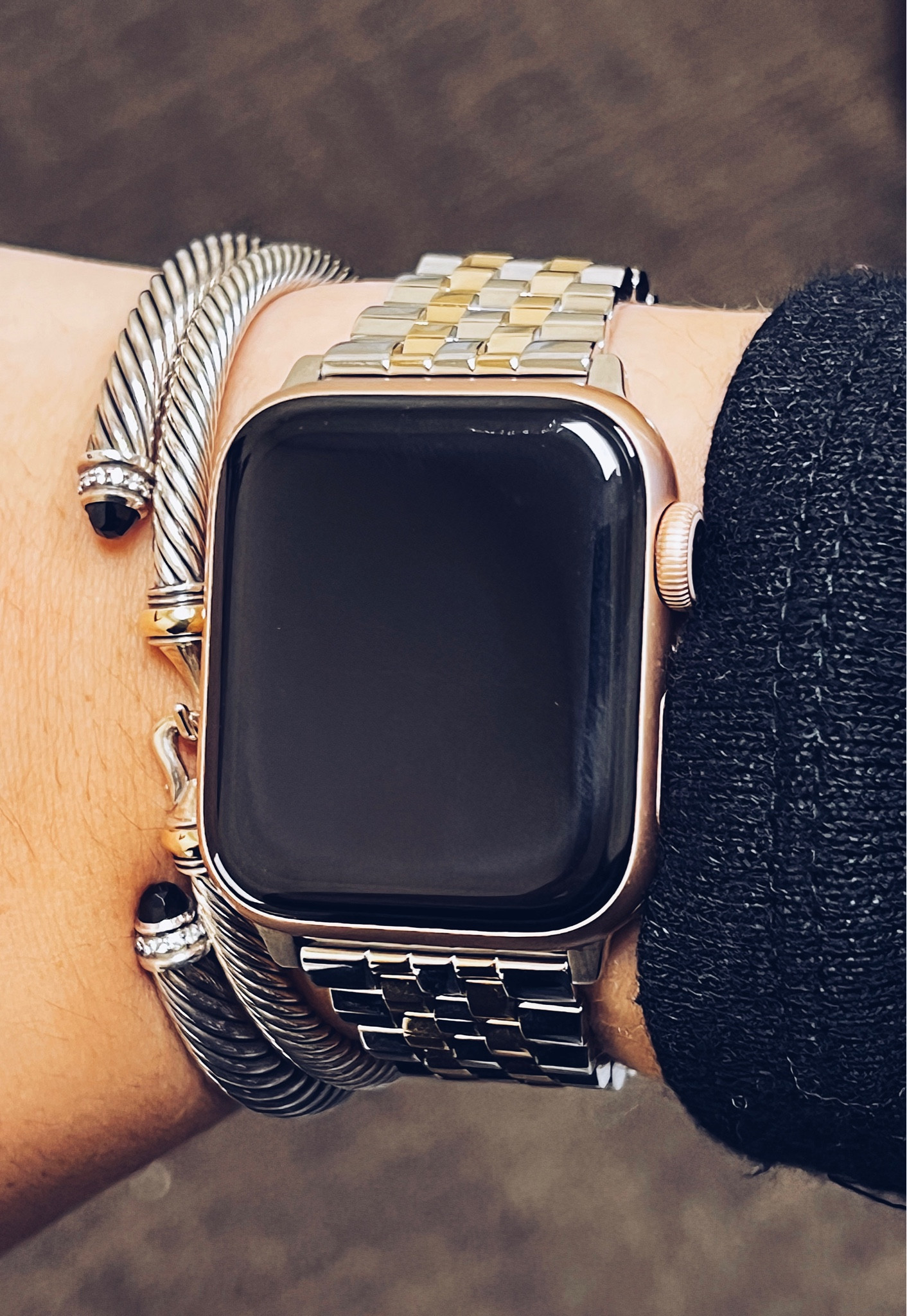 A little bit of army candy 
#kendrascott #davidyurman #applewatch #applwatchband

#LTKFind #LTKworkwear #LTKstyletip