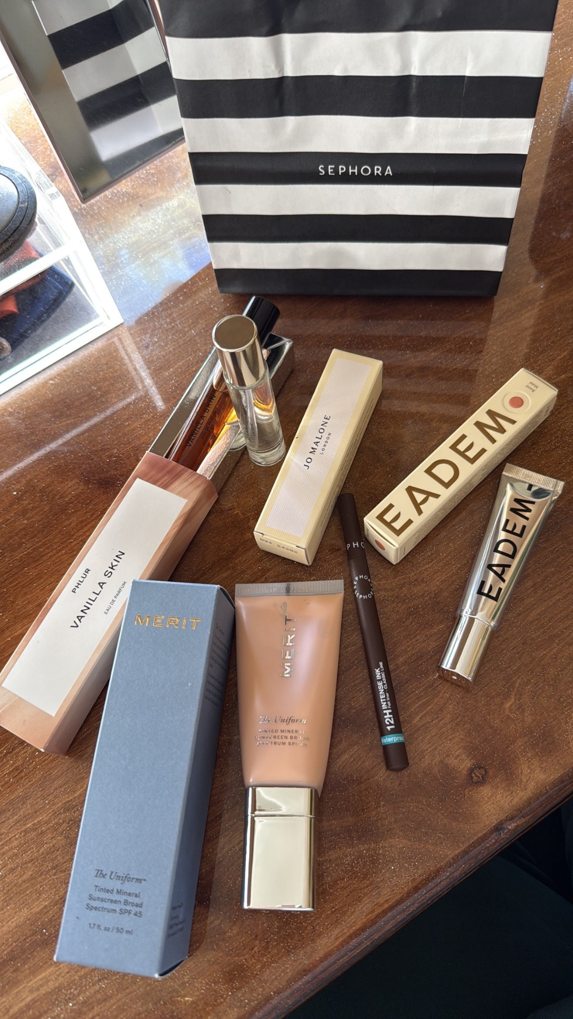 Little Sephora haul ✨ 
-Merit tinted moisturizer 10/10 my fav
-Eadem lip balm in Burnt Malai FEELS SO GOOD
-Sephora eyeliner in brown
-Phlur perfume in Vanilla Skin 😋 
-Jo Malone in Beach Blossom 🙌🏼