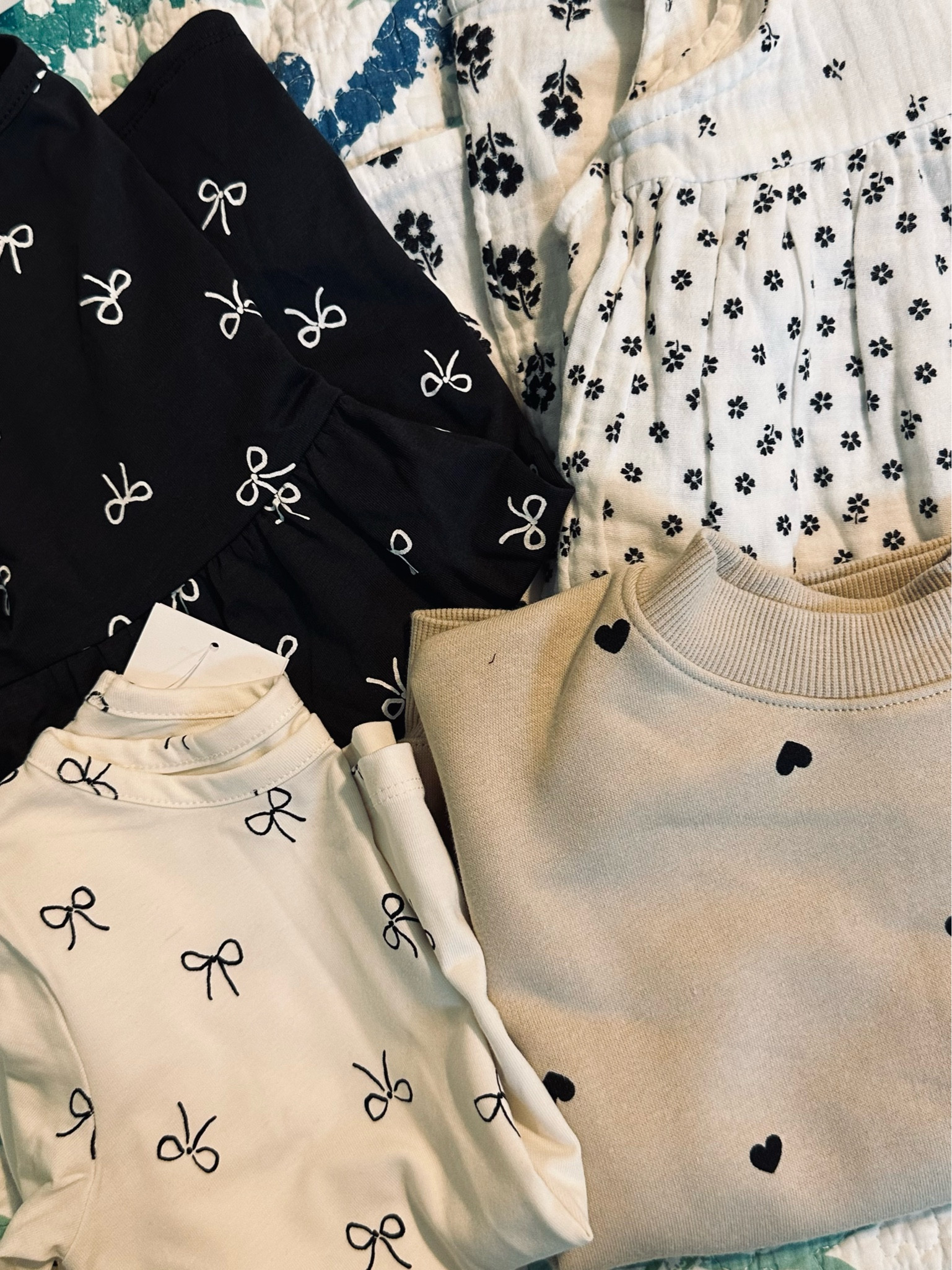 Kids H&M clothes!

Zara dupes | H&M baby clothes | toddler clothes | H&M toddler clothes | neutral baby clothes | neutral toddler clothes | black toddler clothes | bows | bows on dress 

#LTKFindsUnder50 #LTKBaby #LTKKids