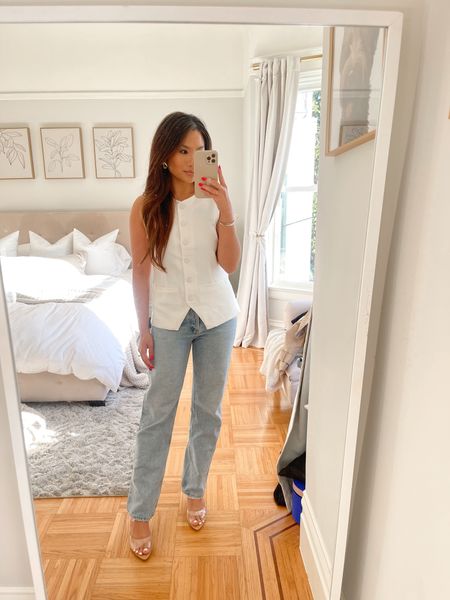 Love this vest 😍 the notch detail is so cute

Sizing:
Vest - tts, xs
Denim - runs big, size down (24) 
Heels - true to size (I did 1/2 size up but I think they run true to size) super comfy
