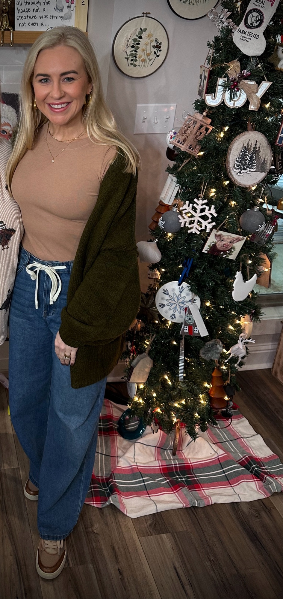 stretchy pants for holiday meals ✔️

#LTKHoliday #LTKSeasonal #LTKFindsUnder50