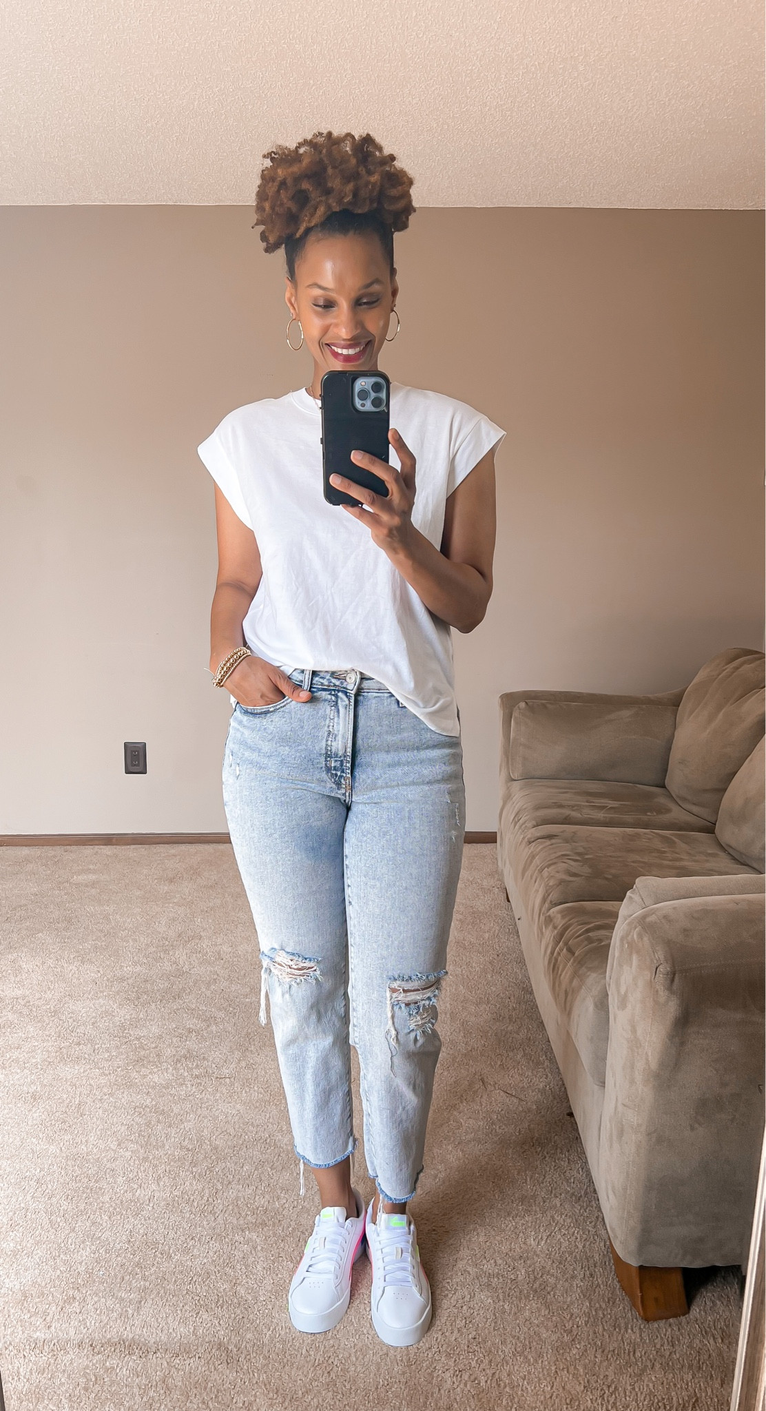 Great spring outfit. Extended shoulder tee and straight leg ankle jeans

#LTKSeasonal #LTKstyletip #LTKsalealert