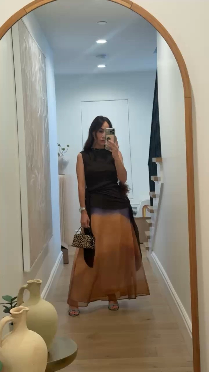 Whimsy meets professional with today’s panel look. The pop of animal print adds just the right amount of personality, and these shoes somehow go with everything. 00 in the skirt & 32 in the shirt! @Shopbop

#LTKootd #LTKvlog #LTKgrwm