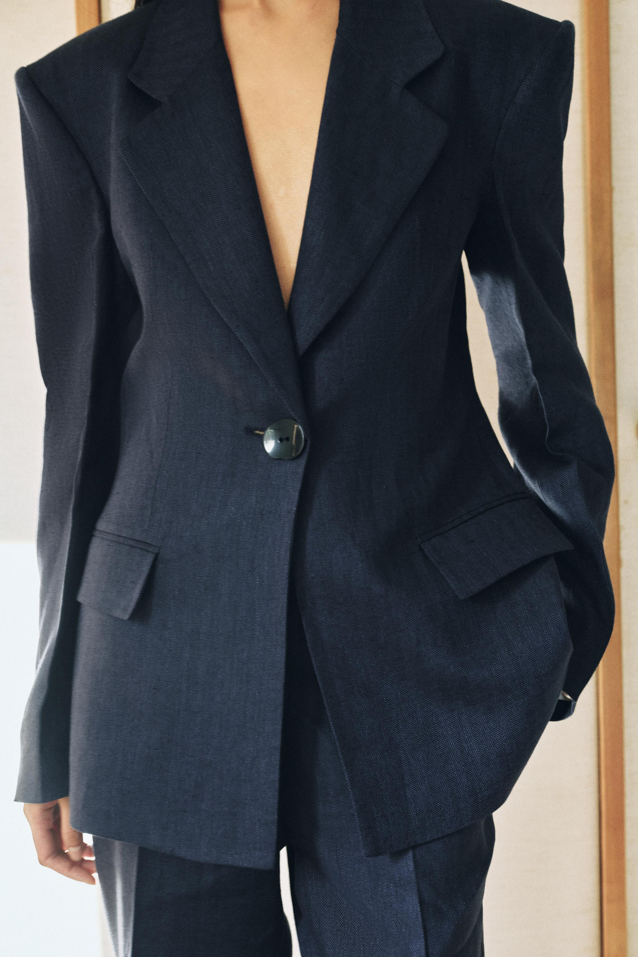 TAILLIERTER BLAZER AUS 100% LEINEN | Zara DE