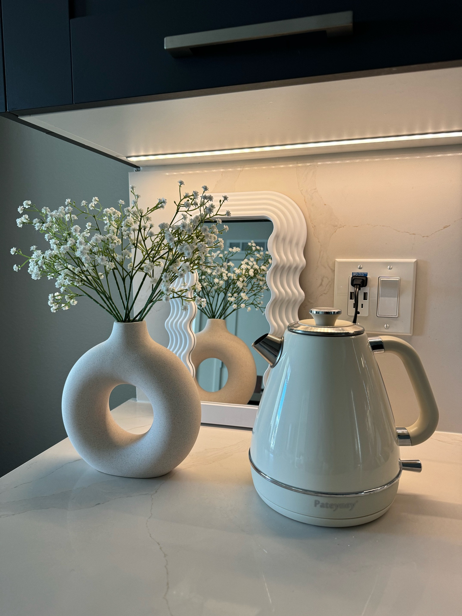 Cute little corner in my kitchen I love this kettle everything is super affordable mostly from Amazon 🤍

#LTKhome #LTKGiftGuide #LTKstyletip