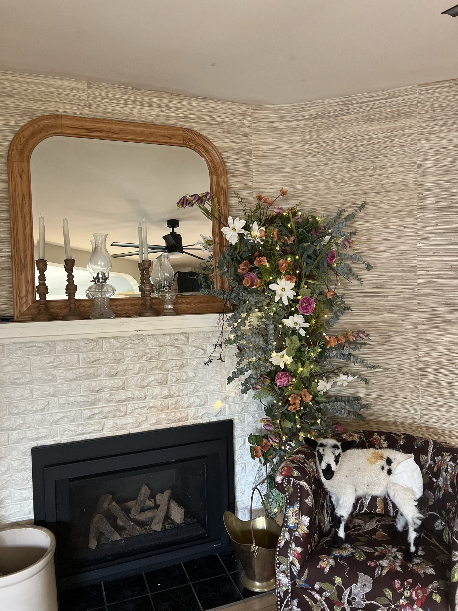 Grasscloth wall paper!  It’s my favorite!

#LTKSeasonal #LTKhome #LTKfamily