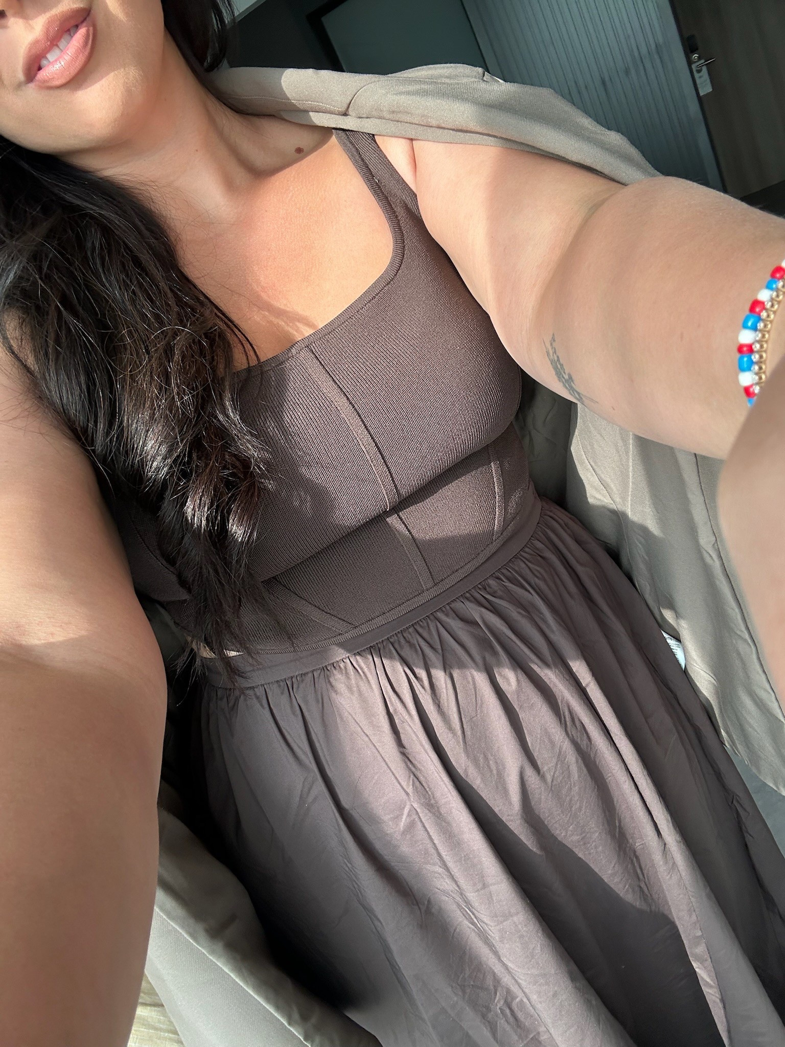 What I wore in London! Size XL!
-
-
-
Midsize outfit, poplin skirt, chocolate brown, London fashion, European summer