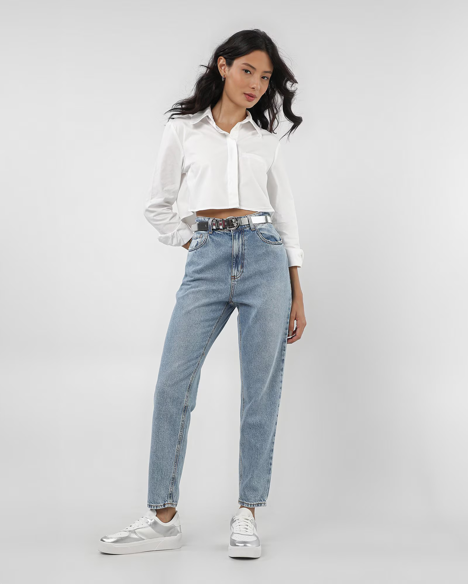 Calça jeans feminina mom cintura alta estonada denim claro | Pool Jeans | Riachuelo (BR)