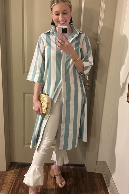 A month of mirror selfies! In love with this lake caftan that has free shipping this weekend! I can’t wait to style this with white denim (mine is old) or over a swimsuit! Wearing size XS definitely would size down in the caftan 
