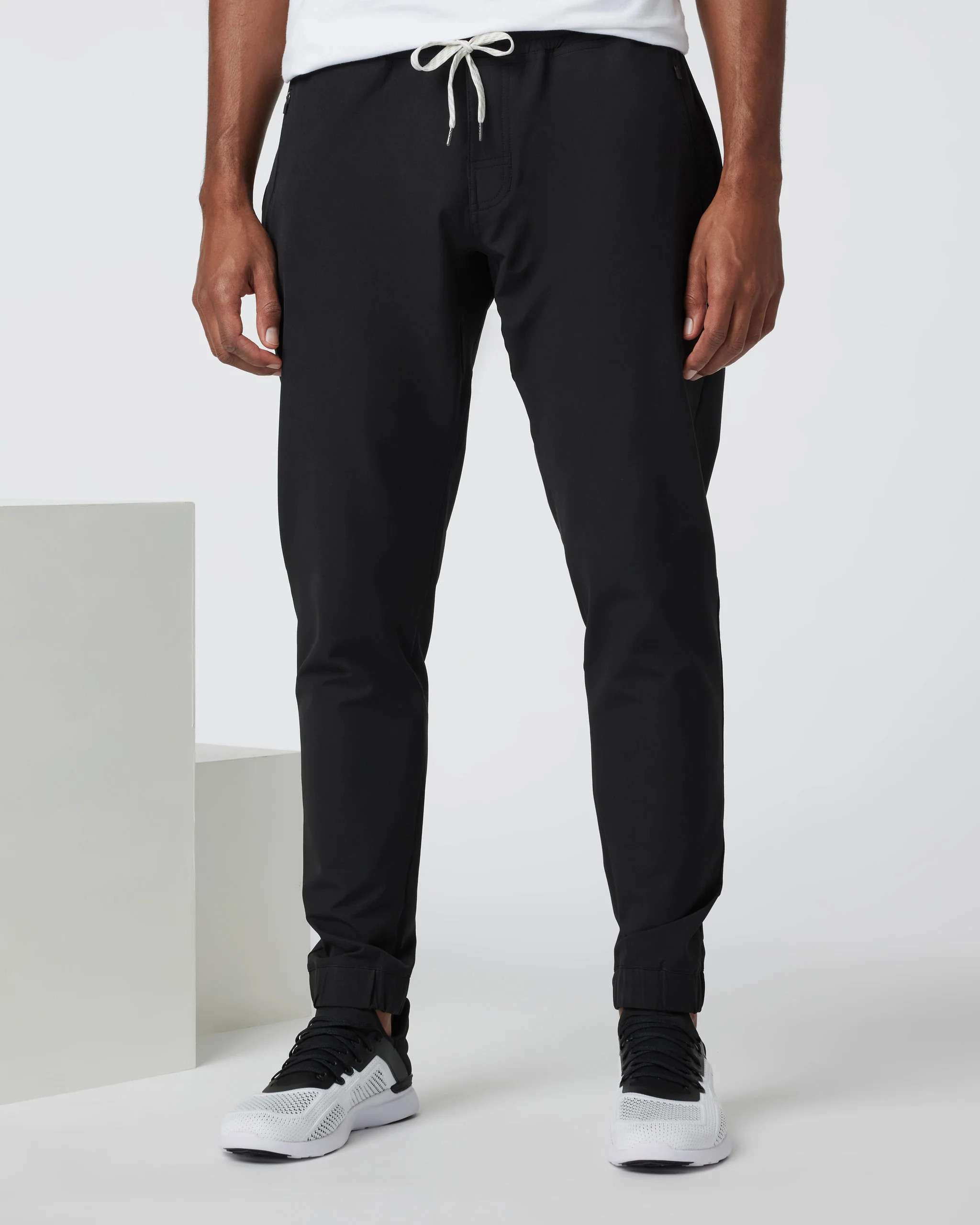 Transit Jogger | Black Technical Jogger | Vuori | Vuori Clothing (US & Canada)