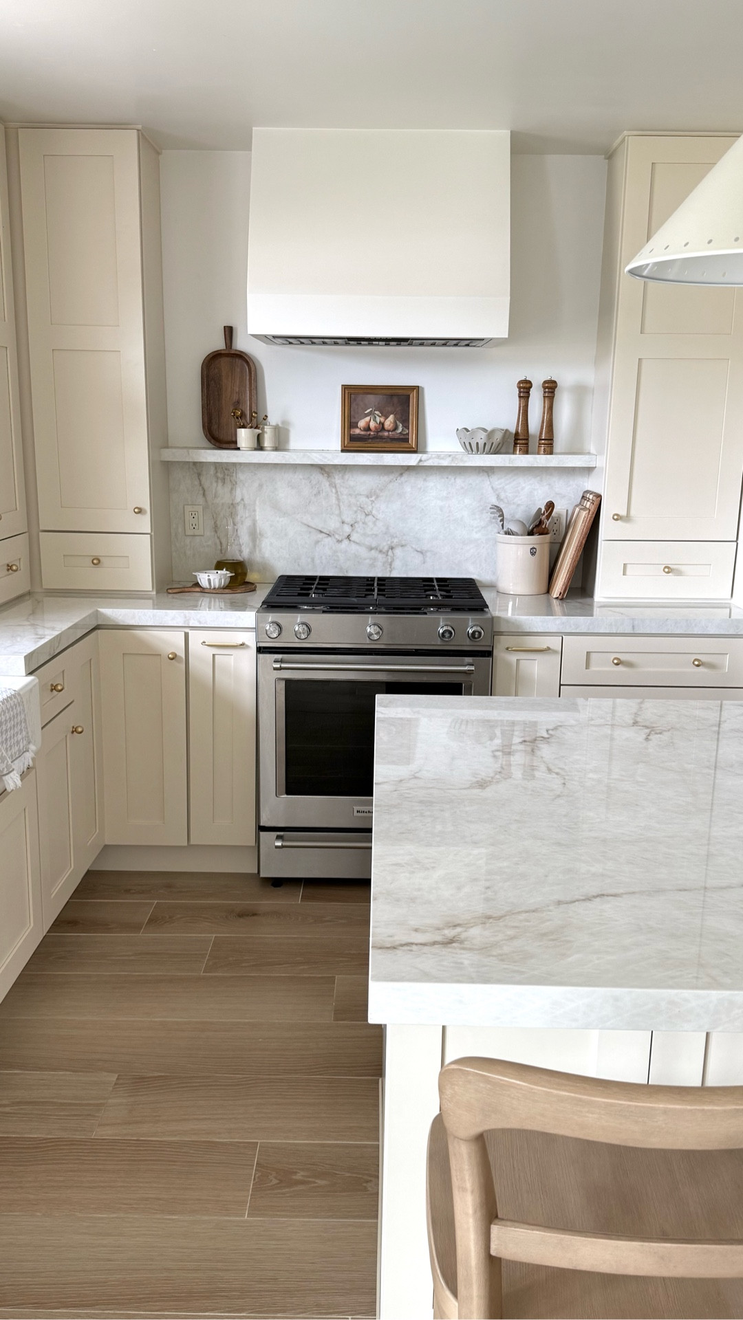 Functional and beautiful kitchen styling! 

Modern Organic | Kitchen Makeover | Neutral Decor | Interior Design | Interior Decor | Home Styling | Kitchen Reno
•
•
🤎 Share and follow House.on.TeelHill for more home design and styling! 
•
•
#homedesign #kitchenrenovation #homemakeover #kitchendesign #kitchentransformation

#LTKSaleAlert #LTKSeasonal #LTKHome