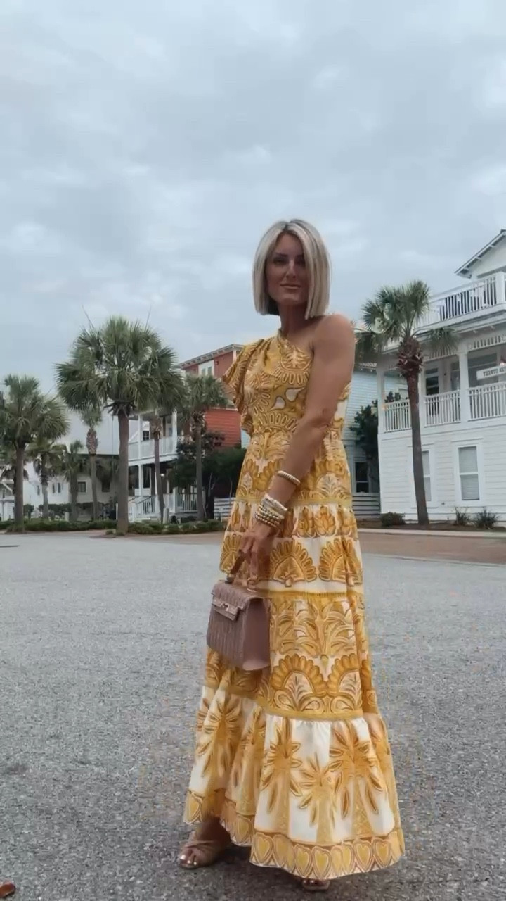 The prettiest dress for summer! Wearing XS 

Loverly Grey, Farm Rio

#LTKStyleTip #LTKSeasonal