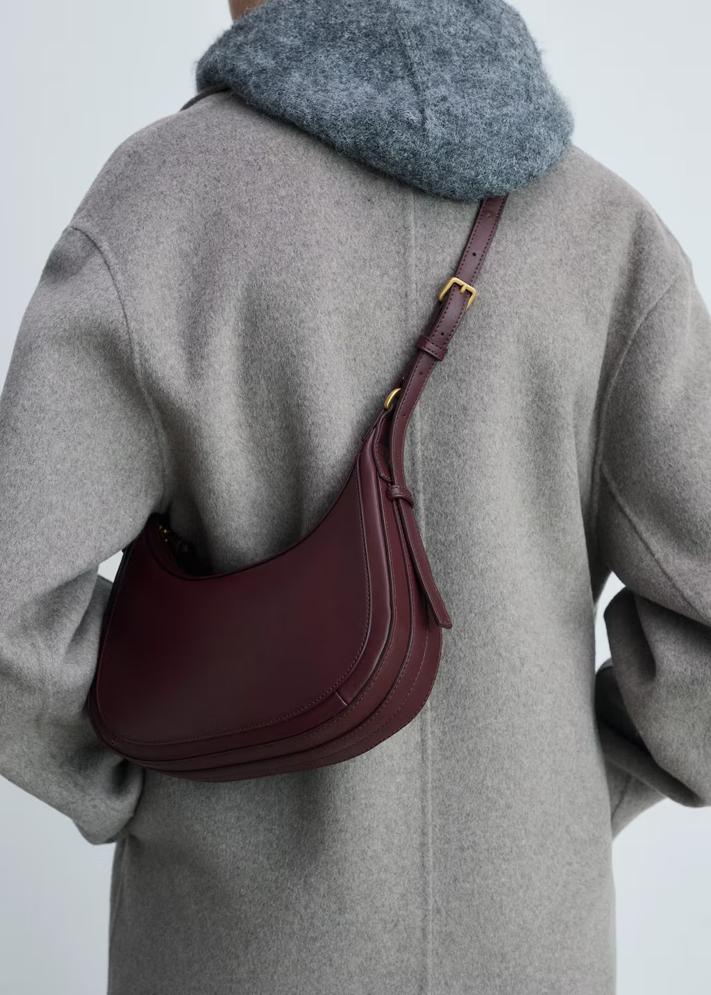 Oval shoulder bag burgundy - Women - One size - MANGO | Mango (US/MX/AU)
