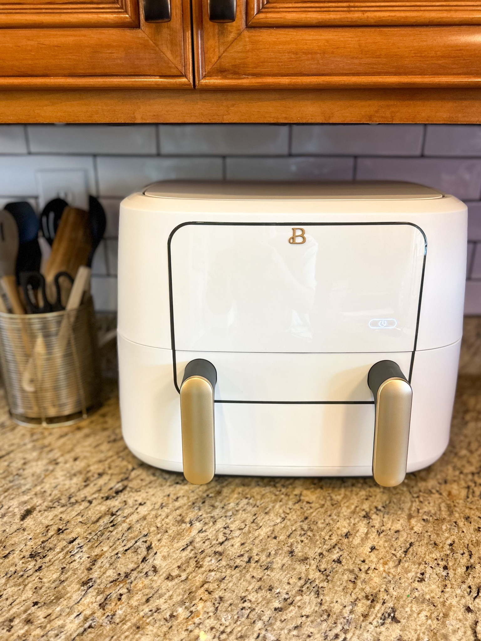 Beautiful 9QT TriZone Air Fryer, White Icing by Drew Barrymore