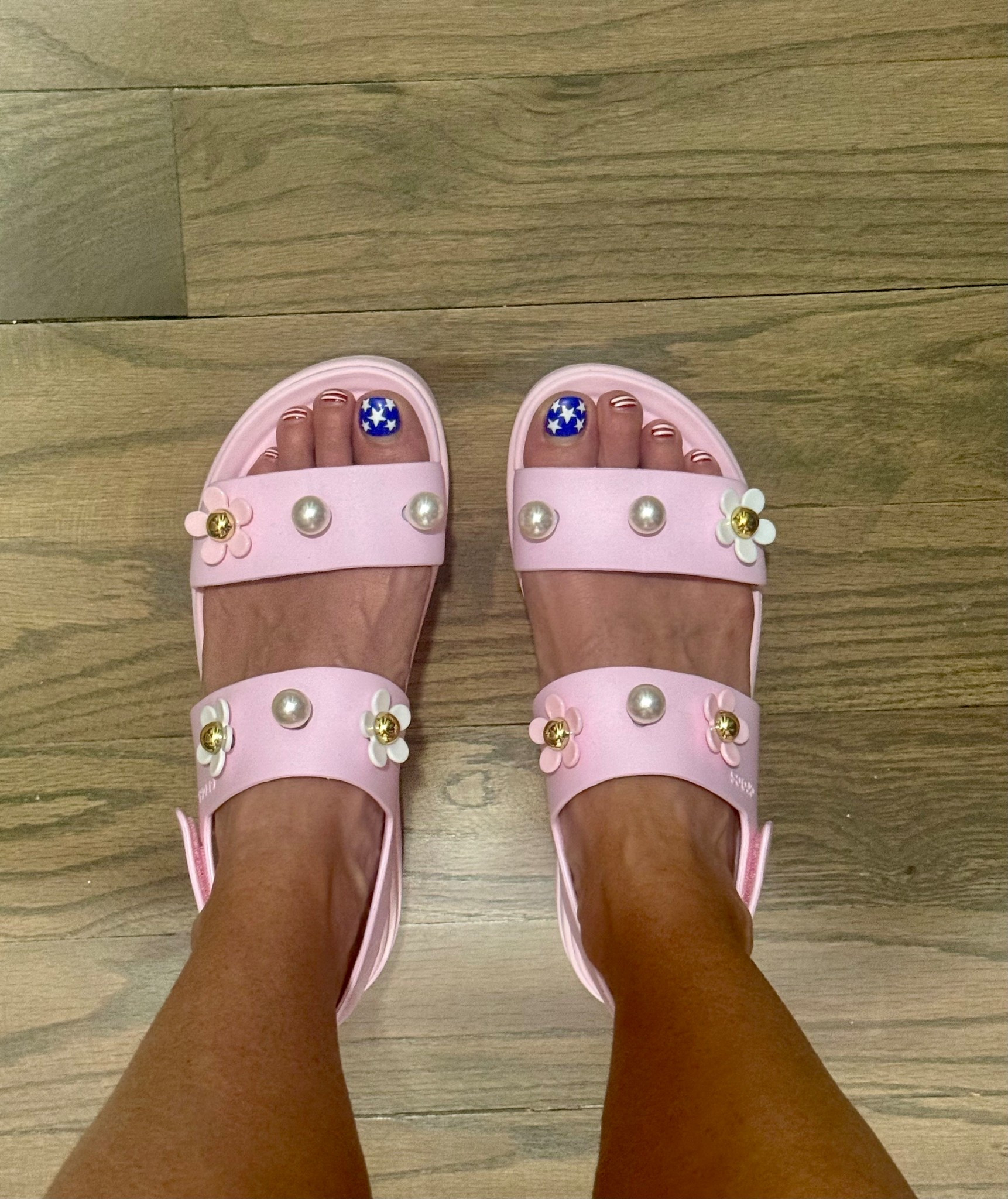 Crocs 
Wearing a 8. Feel like they run a tad small. 

#LTKStyleTip #LTKShoeCrush #LTKSeasonal