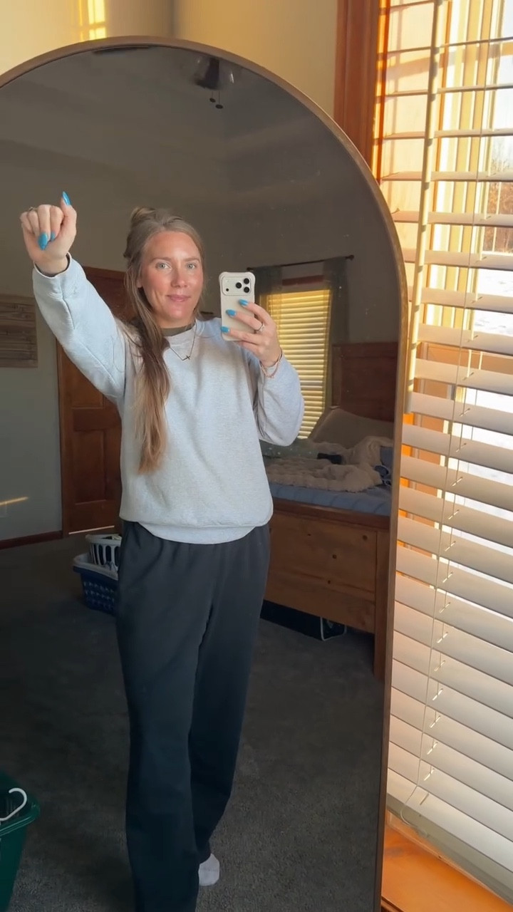 Got ready for family breakfast, finally put the laundry away (3 business days later), and ordered new bedding that might actually match 🙃
Do you put laundry away right away or just pull clean clothes from the basket??
#grwm #momlife #realisticmorning #sahmlife