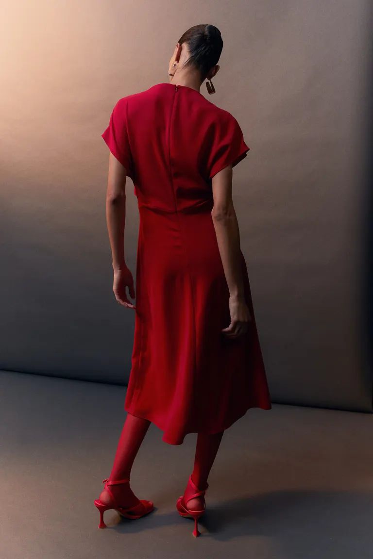 Tapered-waist dress | H&M (UK, MY, IN, SG, PH, TW, HK)