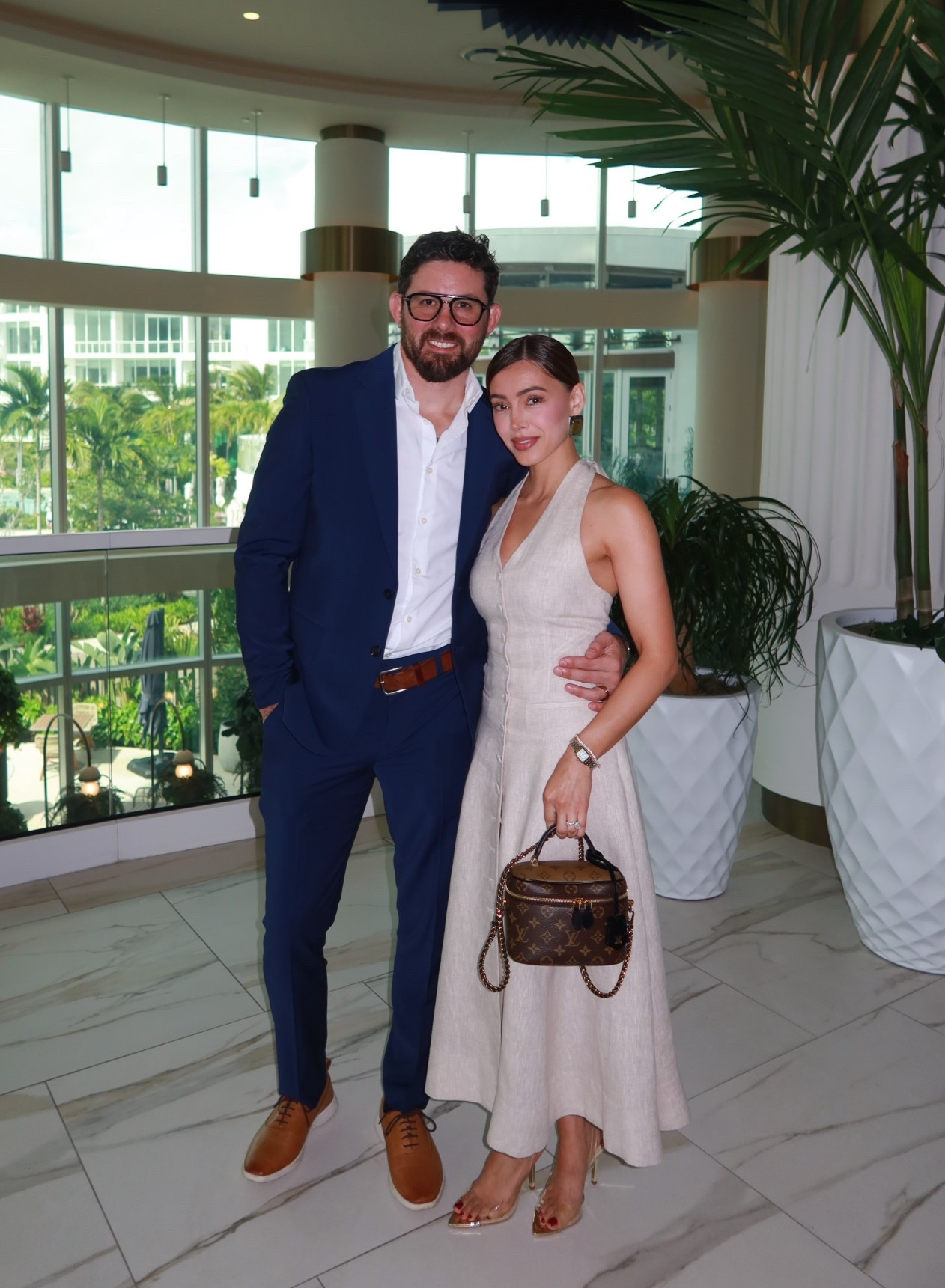 We went to a destination wedding and it was nice to wear a light linen dress that still felt elevated and elegant. I paired it with two-toned statement earrings, a Louis Vuitton Bag and my favorite and comfortable clear heels. 