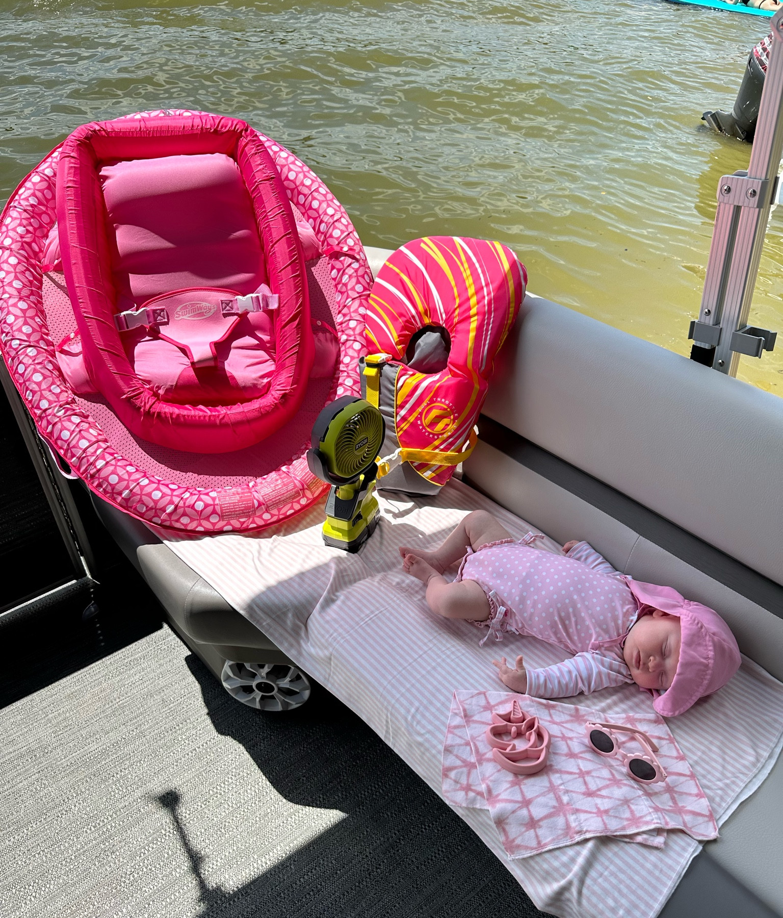 baby *MUST HAVES* for summer ☀️👶🏼🕶️🏖️🌊🚤

Instagram @taylorleeroberts

#LTKswim #LTKbump #LTKbaby