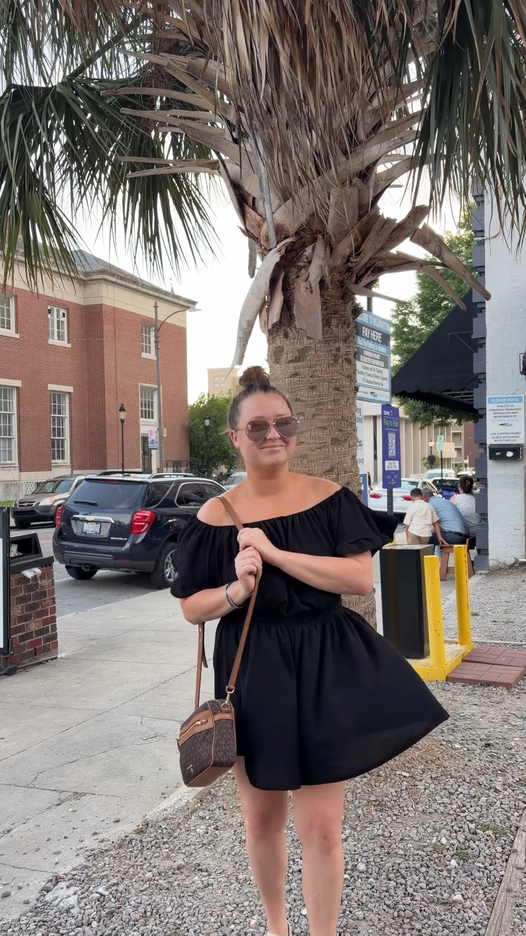 easy outfit but makes me feel like I tried… romper + my go-to bag I’ve had forever 🤭

#LTKMothersDay #LTKmomlife #LTKootd
