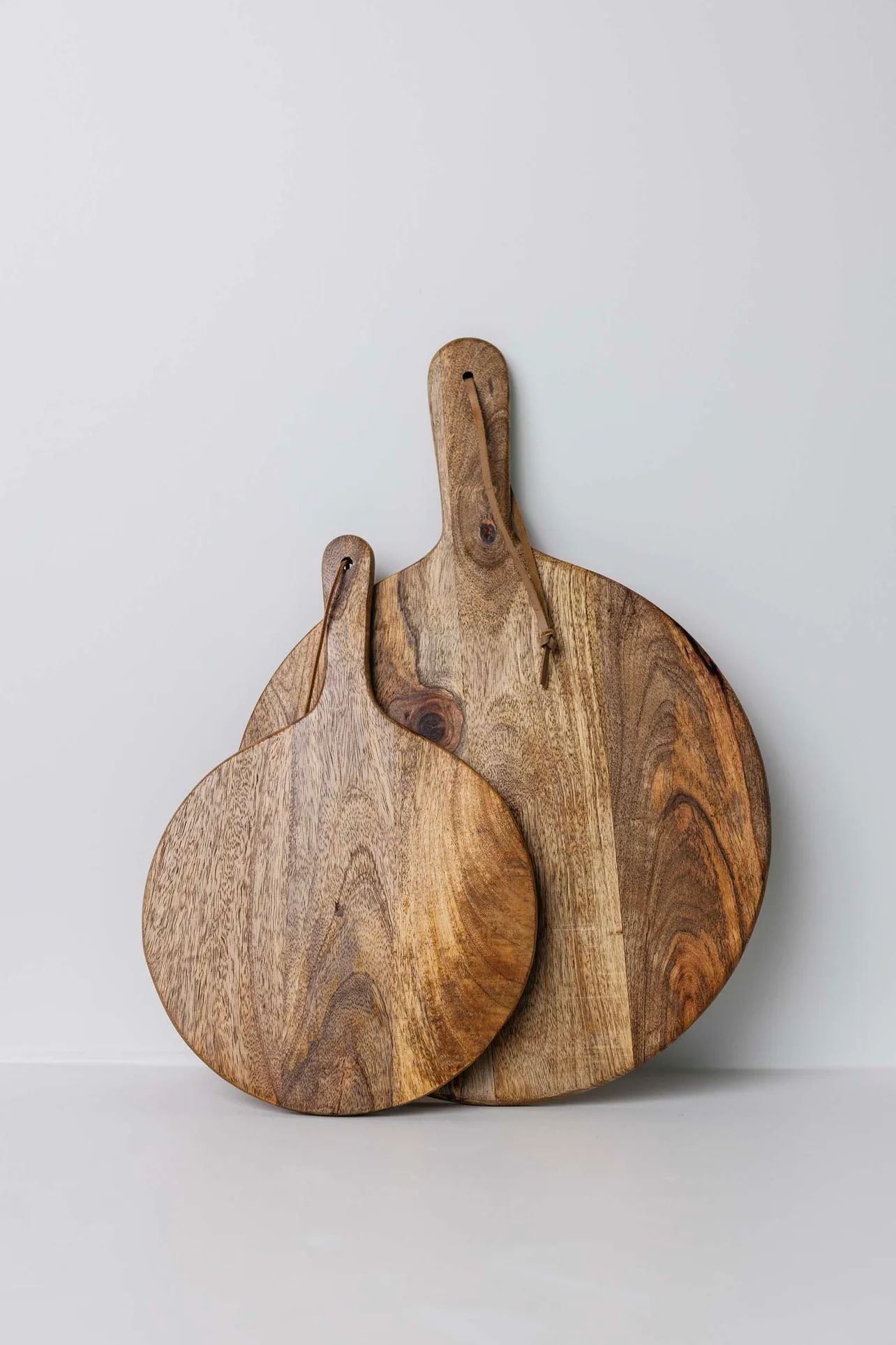 Letty Cutting Board w Handle- 2 Sizes | THELIFESTYLEDCO