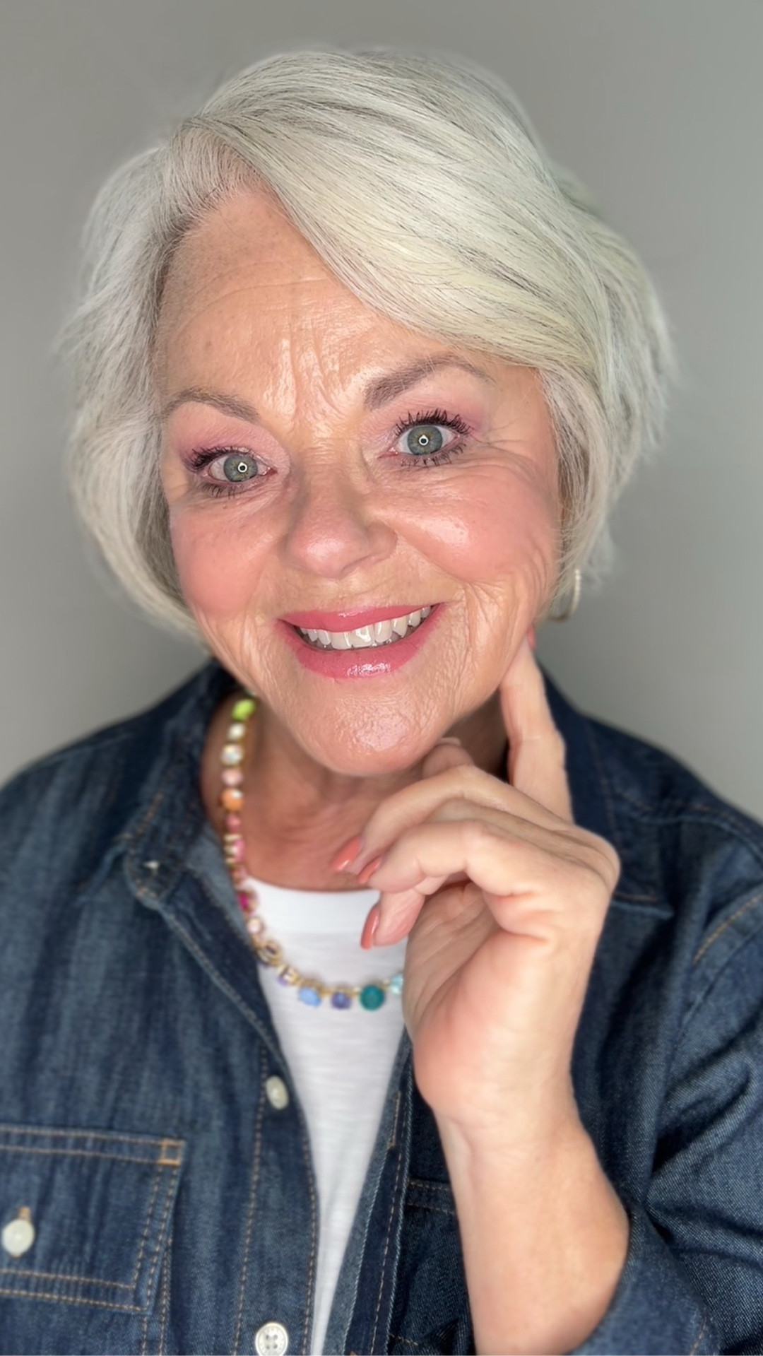 Even on a busy day, a little glam goes a long way.I had a stack of appointments today, but I still wanted to look put together before heading out the door. The little mini eyeshadow from Too Faced is absolutely darling—and those shades really make my green eyes pop. The blush was brighter than I expected (definitely more of a teen-vibe), but I toned it down and I’m glad I gave it a try. Overall, I think the look turned out pretty! 💕✨


#LTKFindsUnder50 #LTKOver40 #LTKBeauty